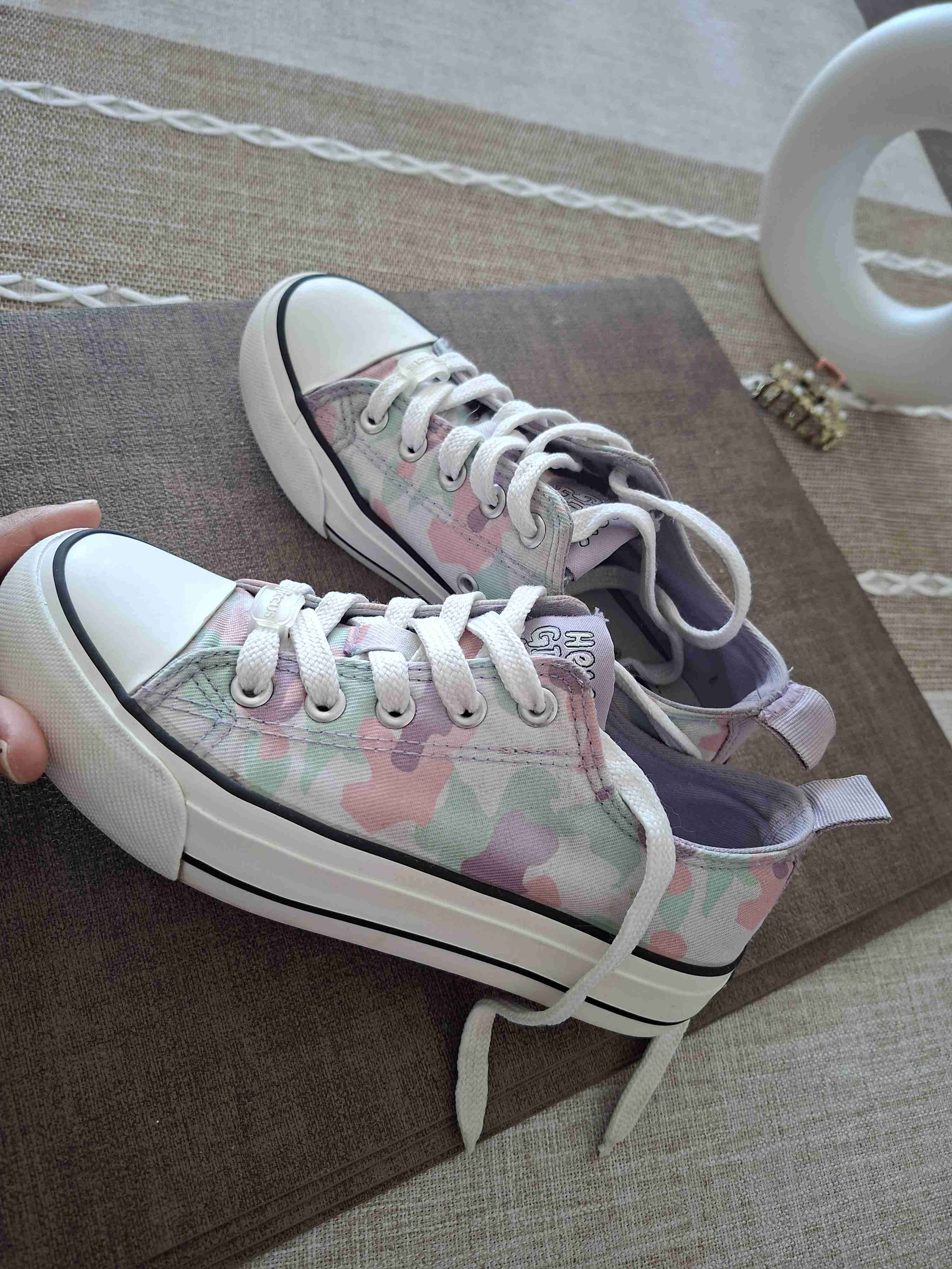 Zapatillas de niña marca Ficcus. - miniatura 2