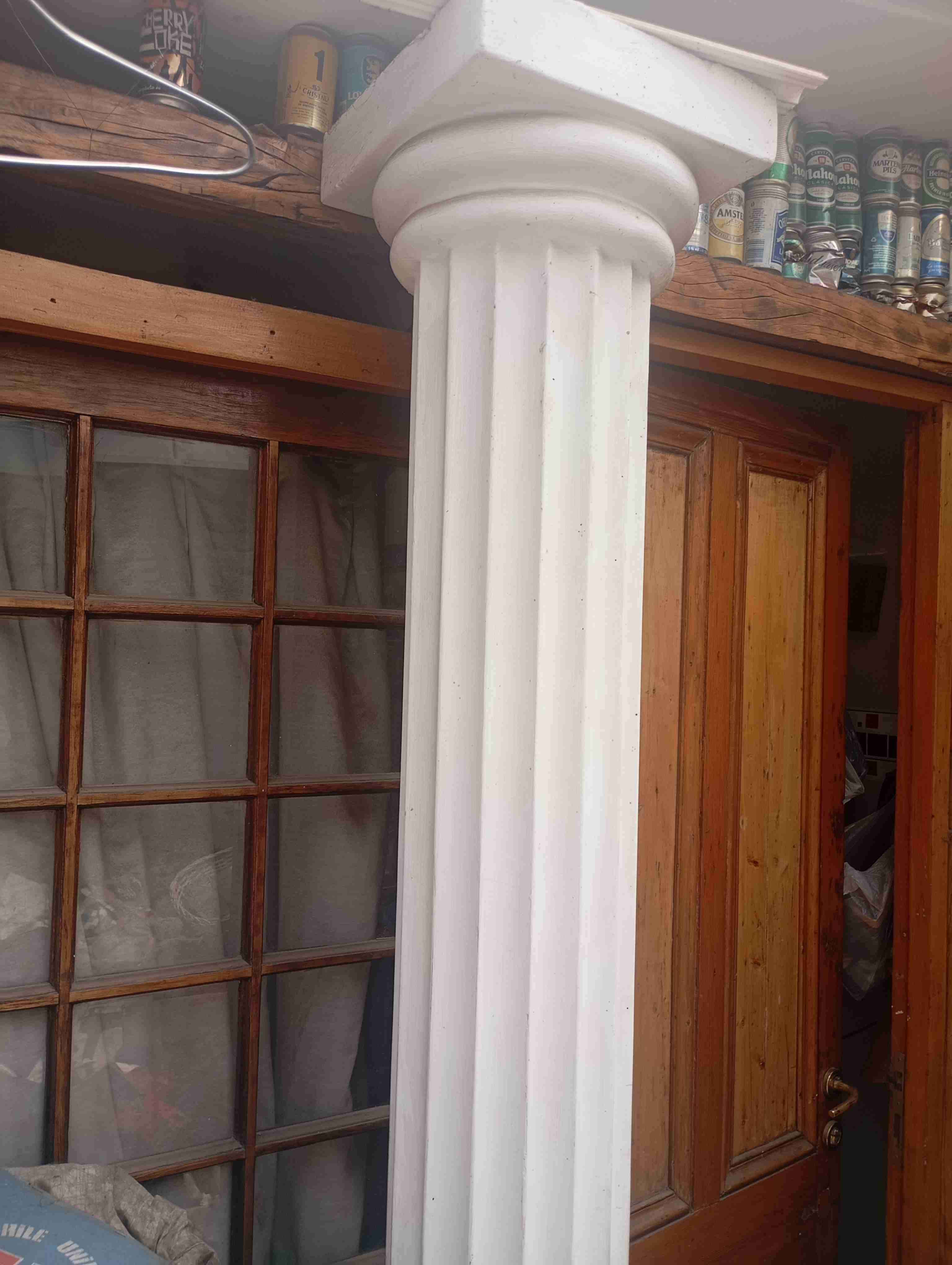 Columna decorativa blanca - 1