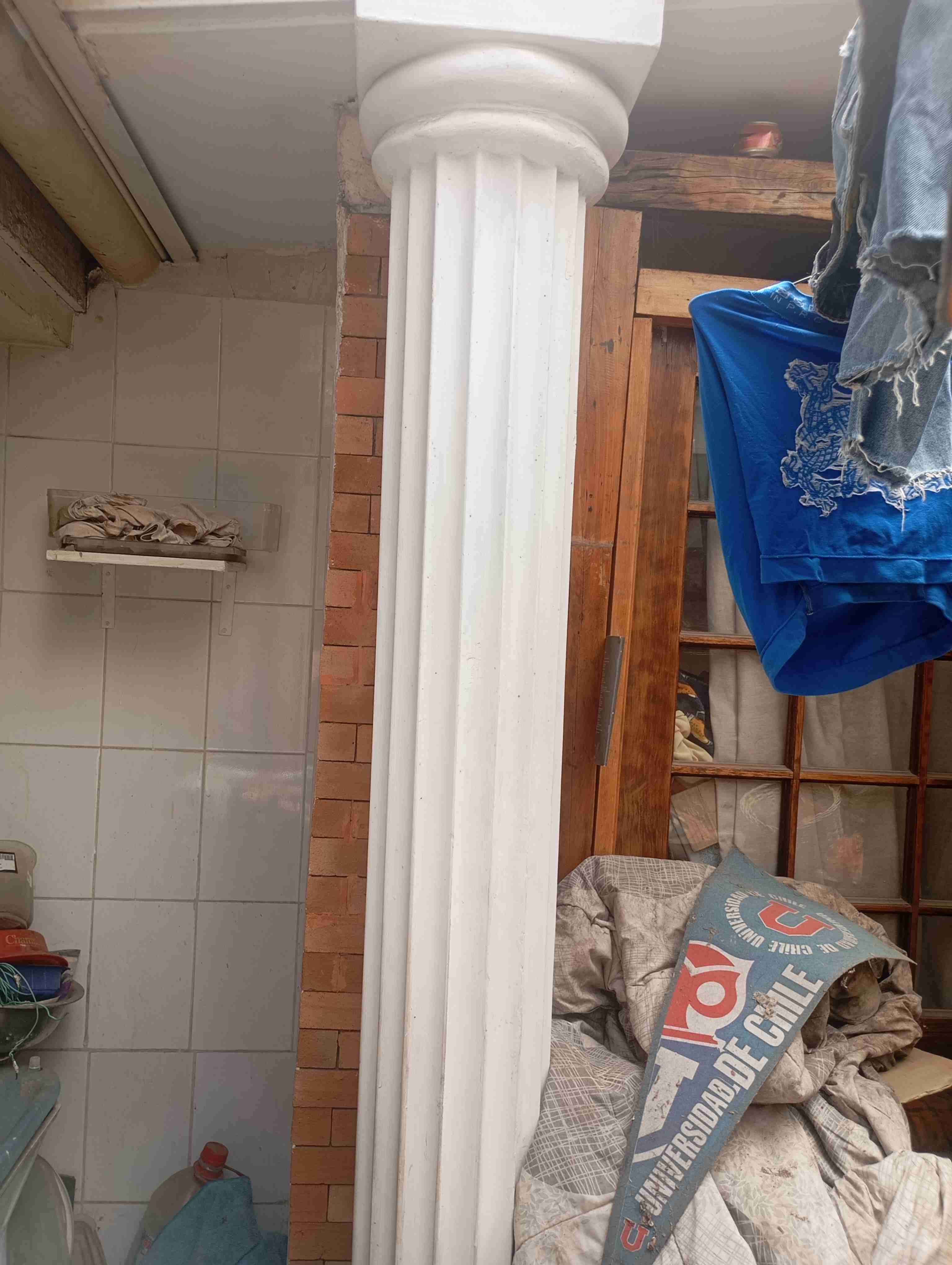 Columna decorativa blanca - 2