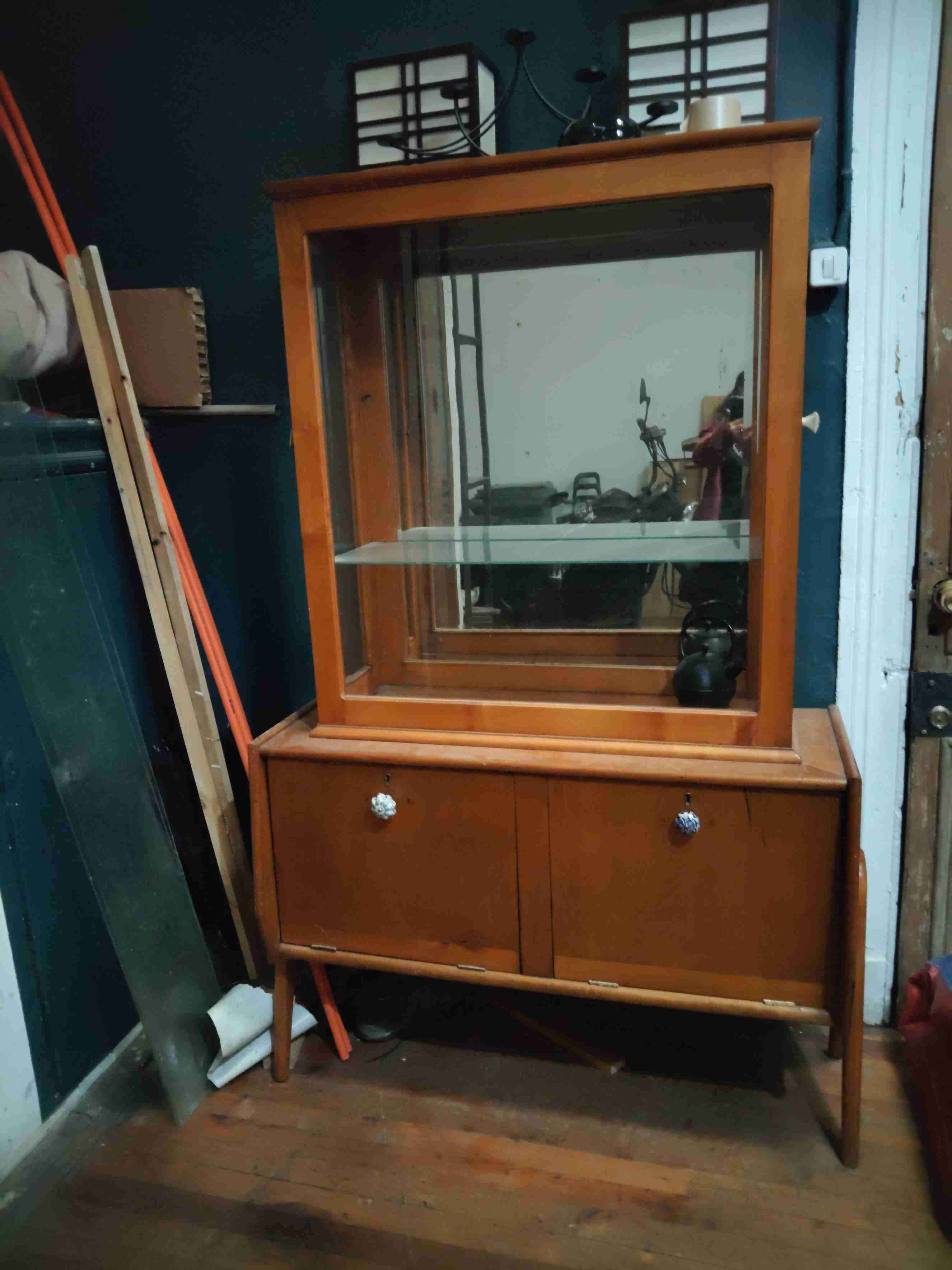 Vitrina de madera vintage - miniatura 2