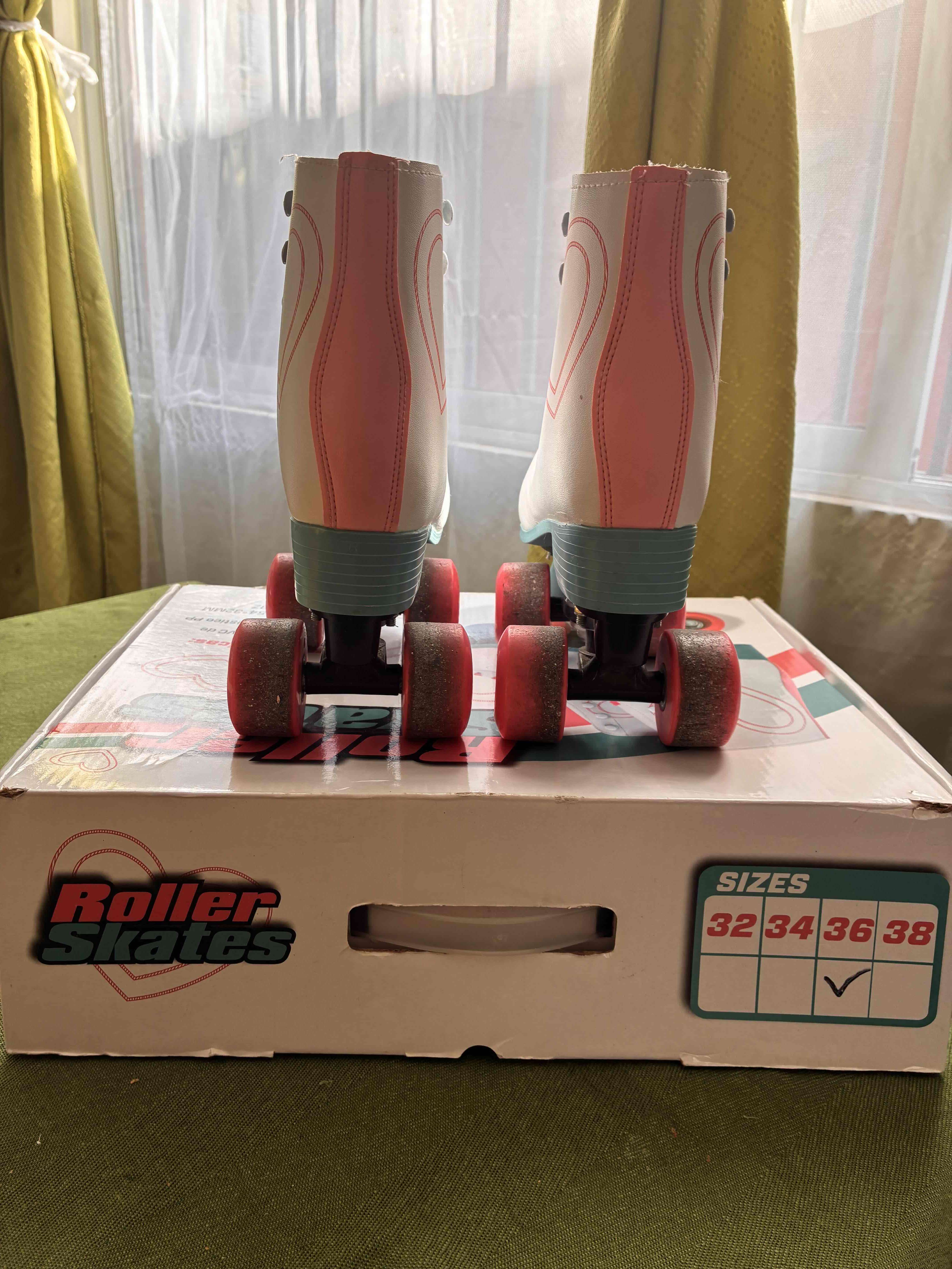 Patines de cuatro ruedas blancos N 35/36 - 2