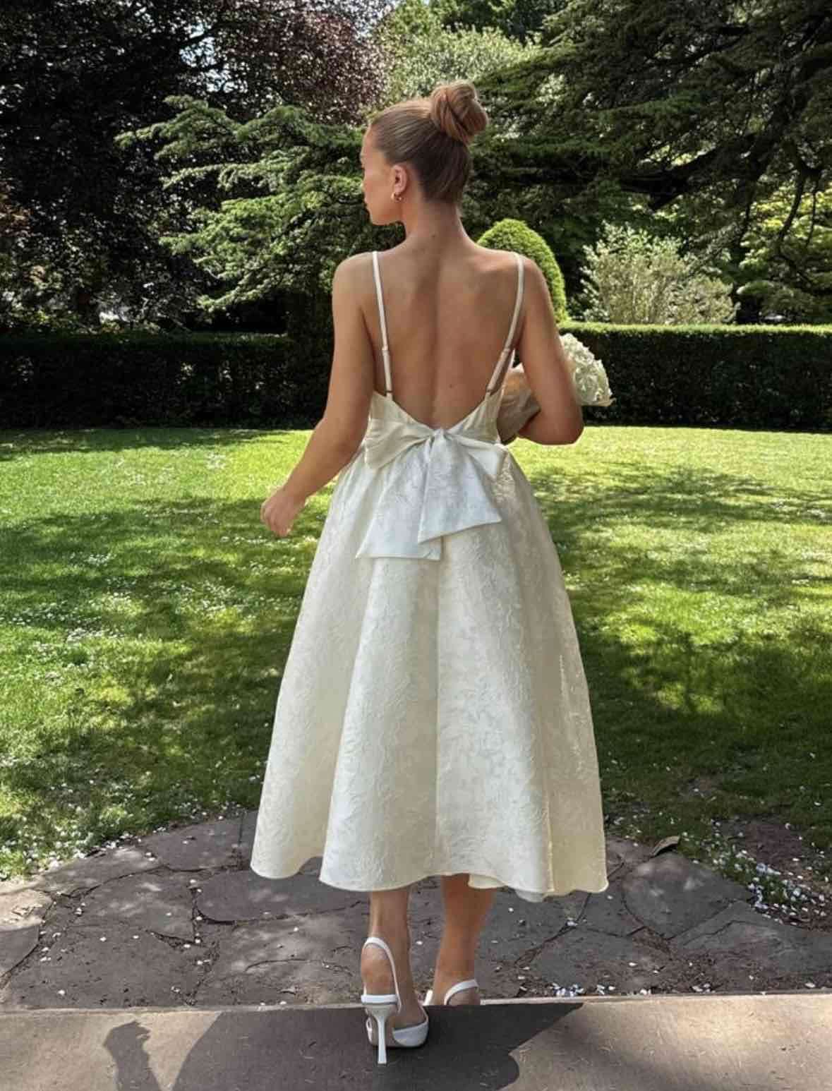 Vestido de novia blanco elegante - miniatura 2