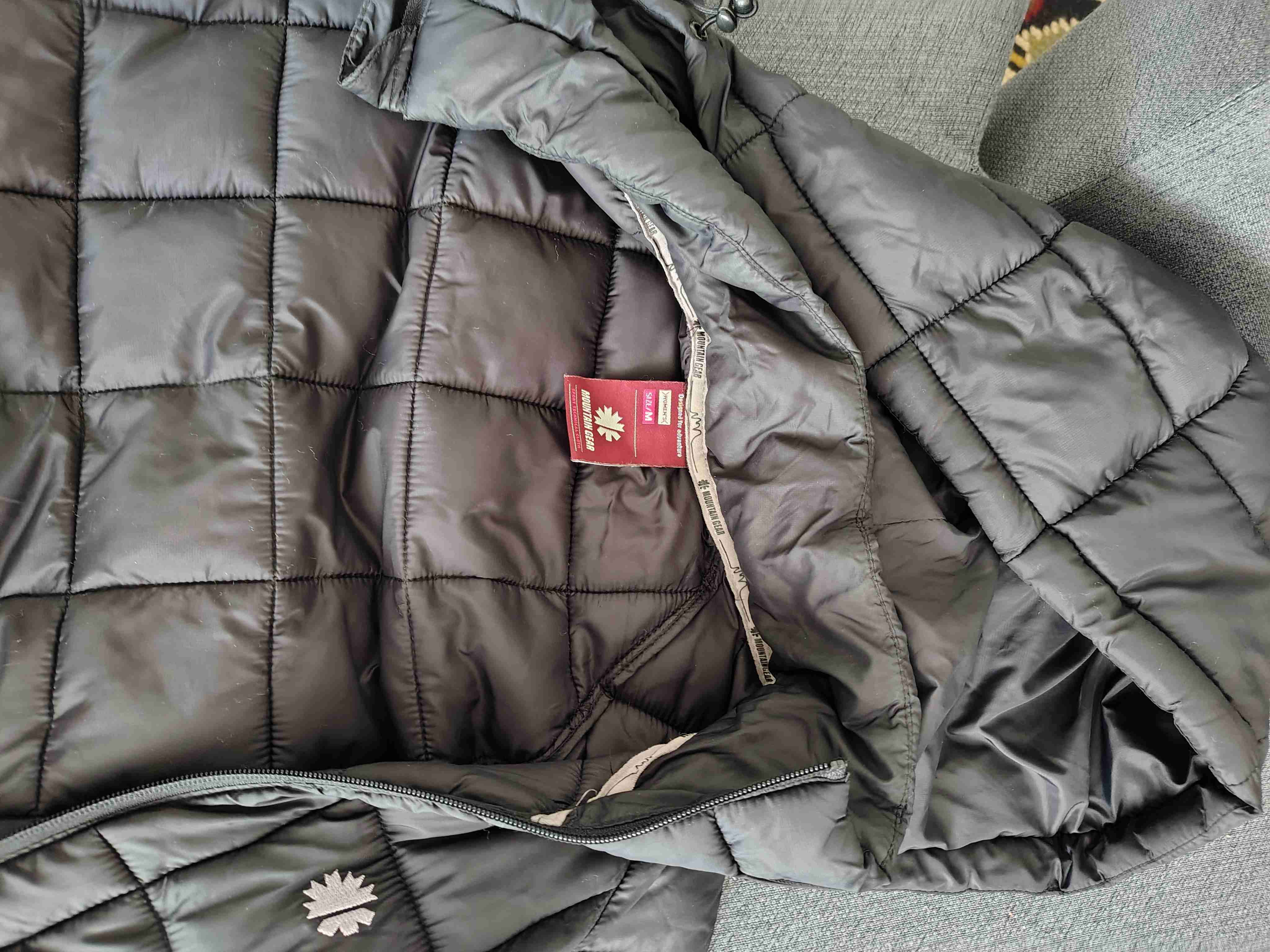 Parka acolchada negra con capucha - miniatura 2