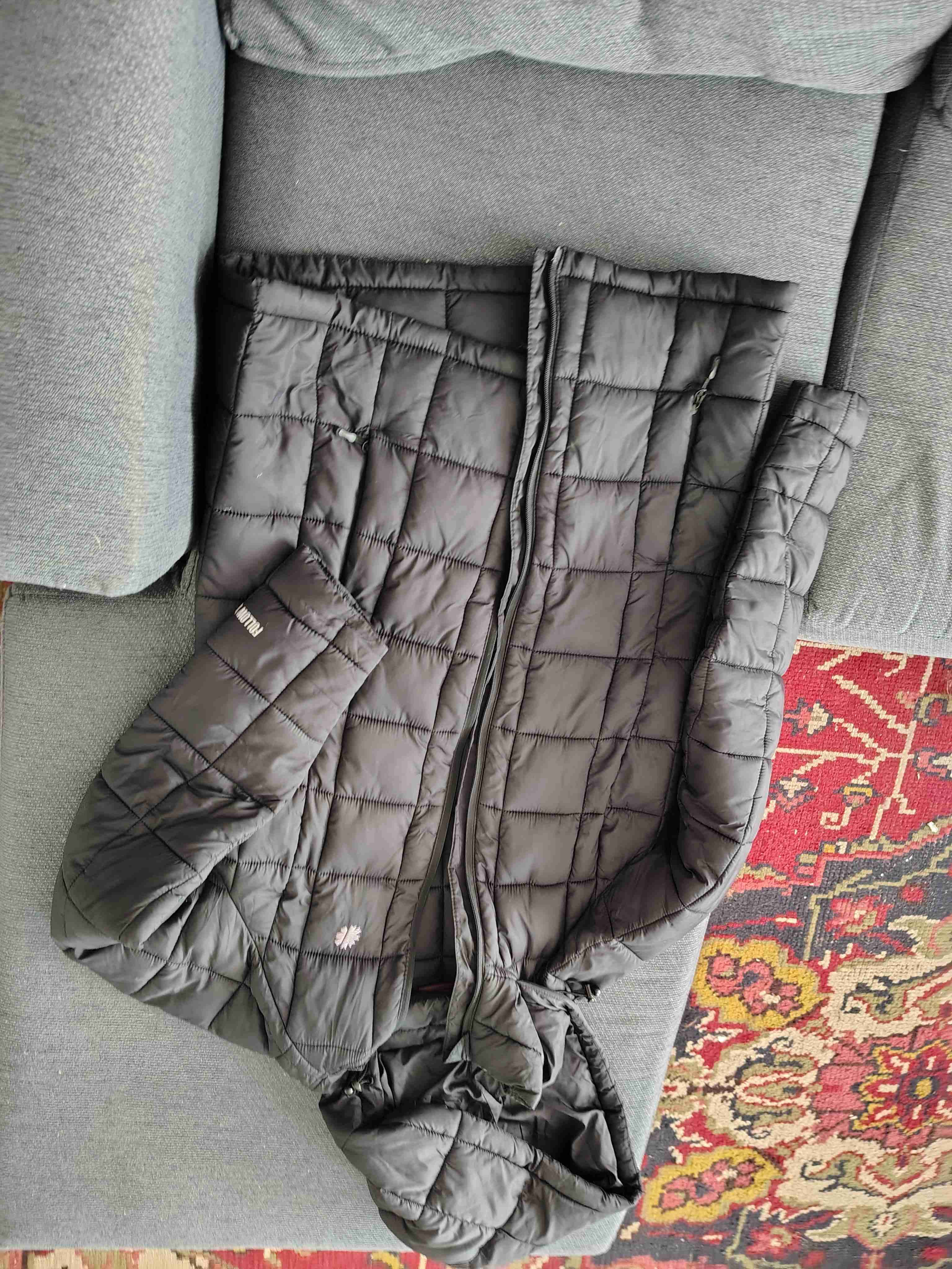 Parka acolchada negra con capucha - miniatura 3