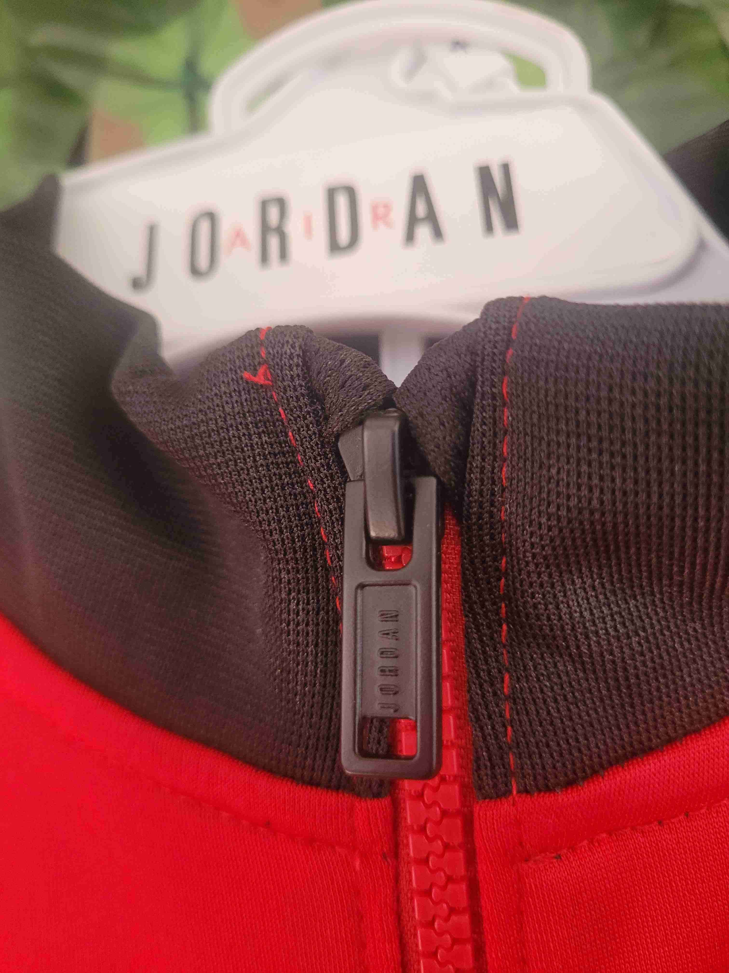 Conjunto deportivo niño rojo y negro - miniatura 3