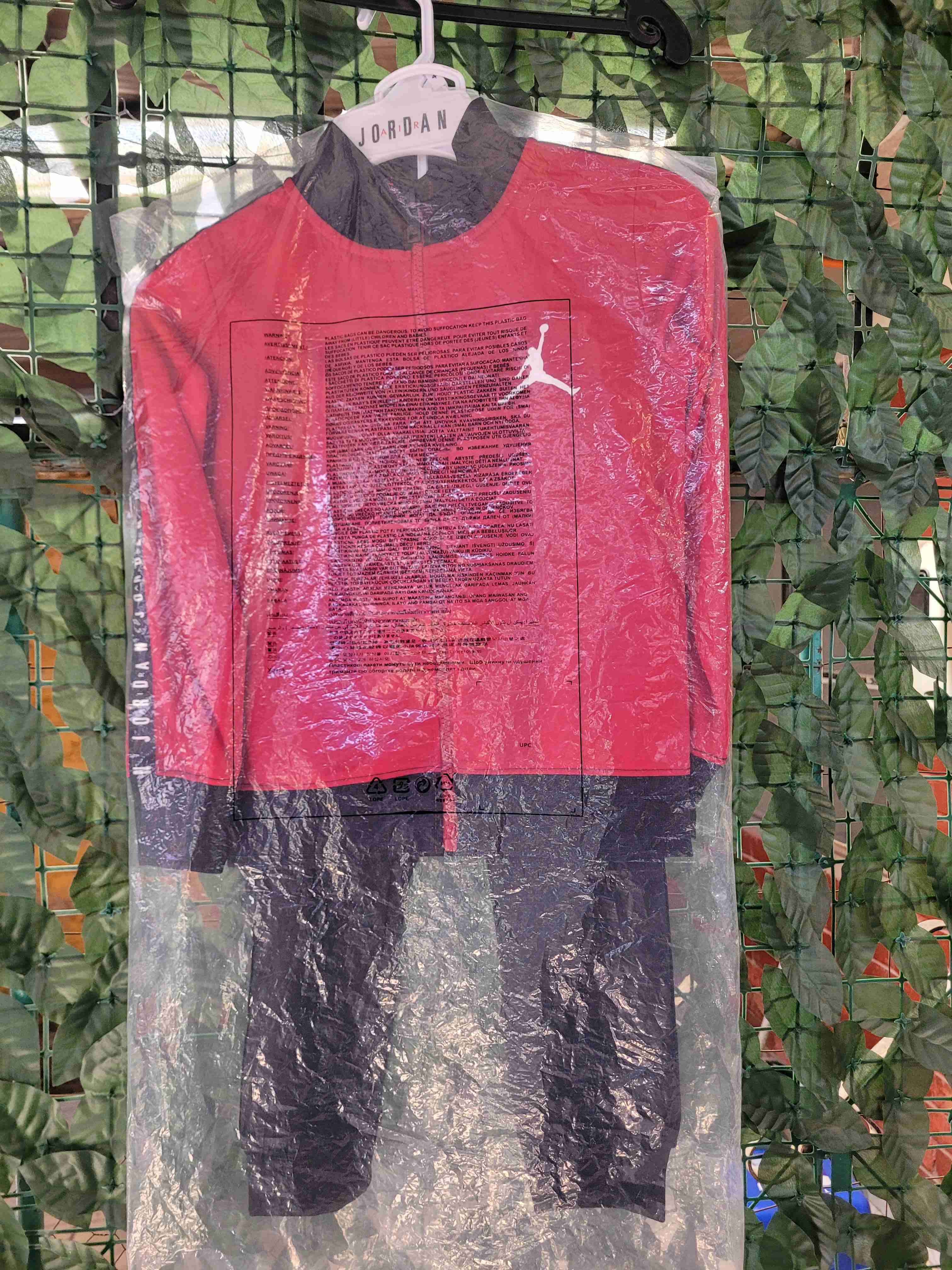 Conjunto deportivo niño rojo y negro - miniatura 5