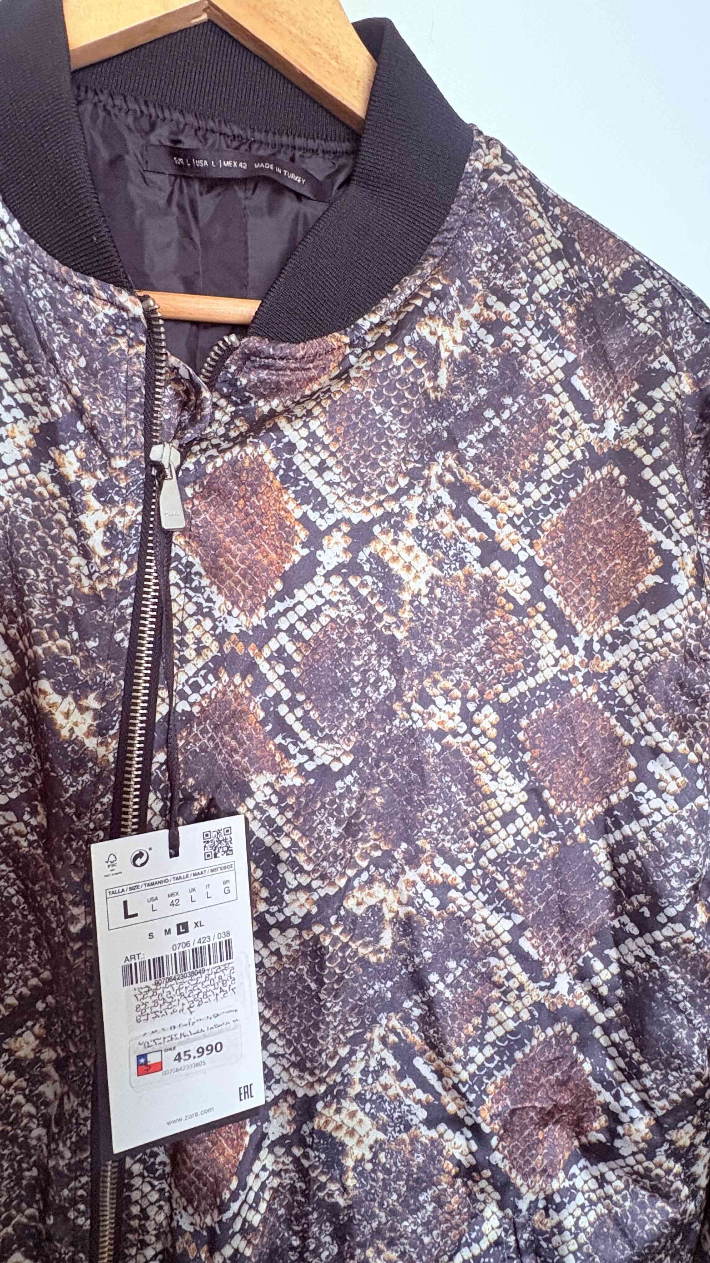 Chaqueta Zara estampado serpiente - 2
