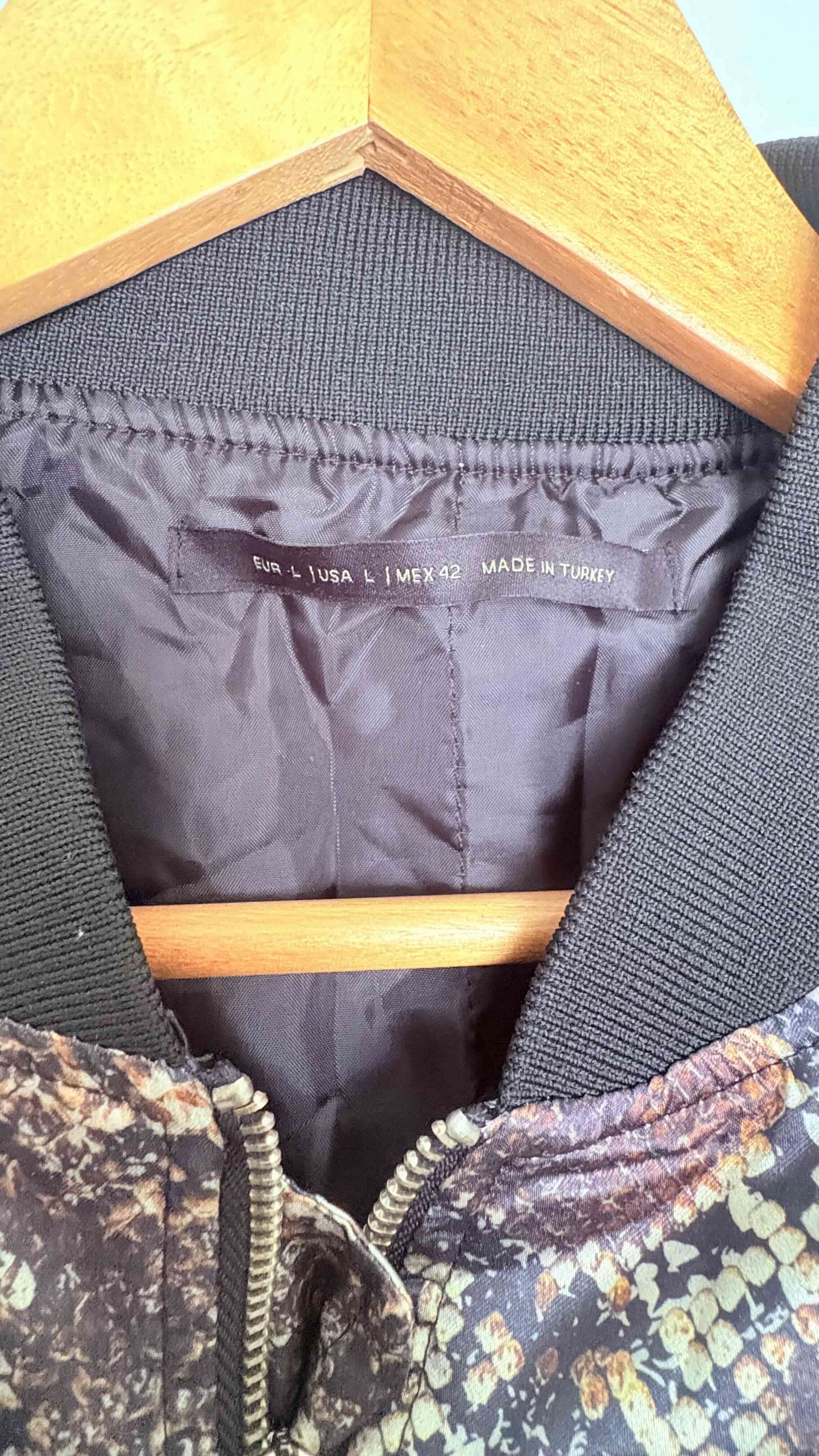 Chaqueta Zara estampado serpiente - 3