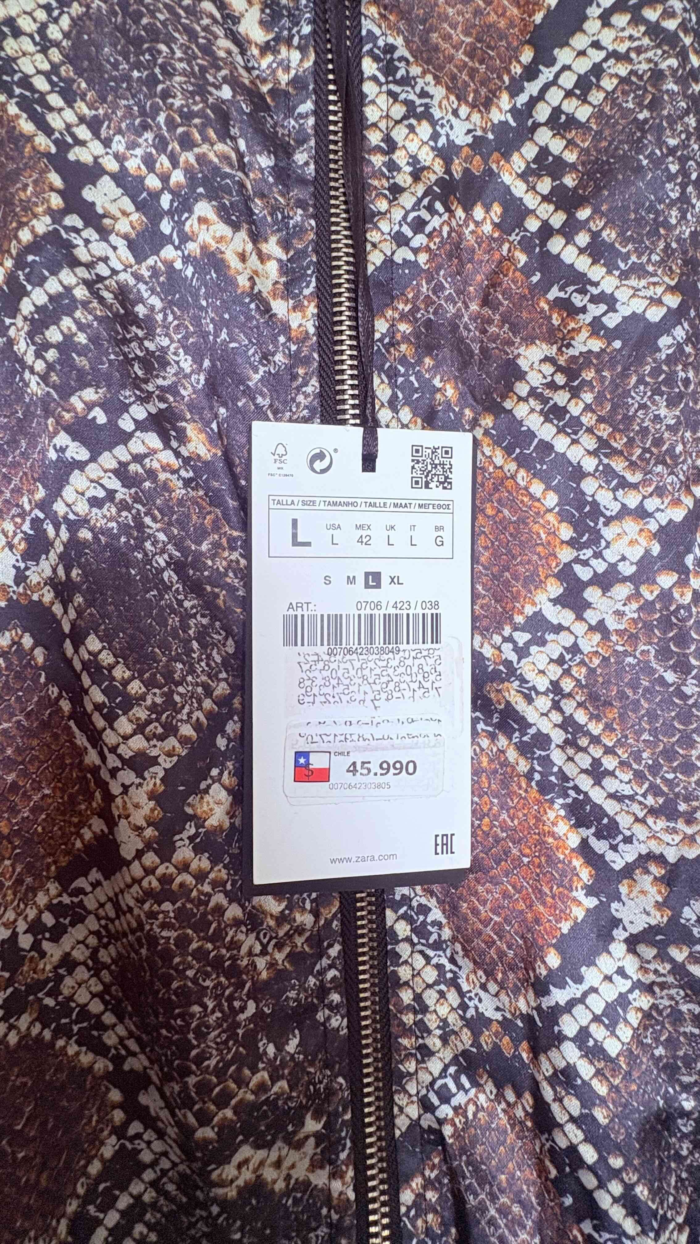 Chaqueta Zara estampado serpiente - 5