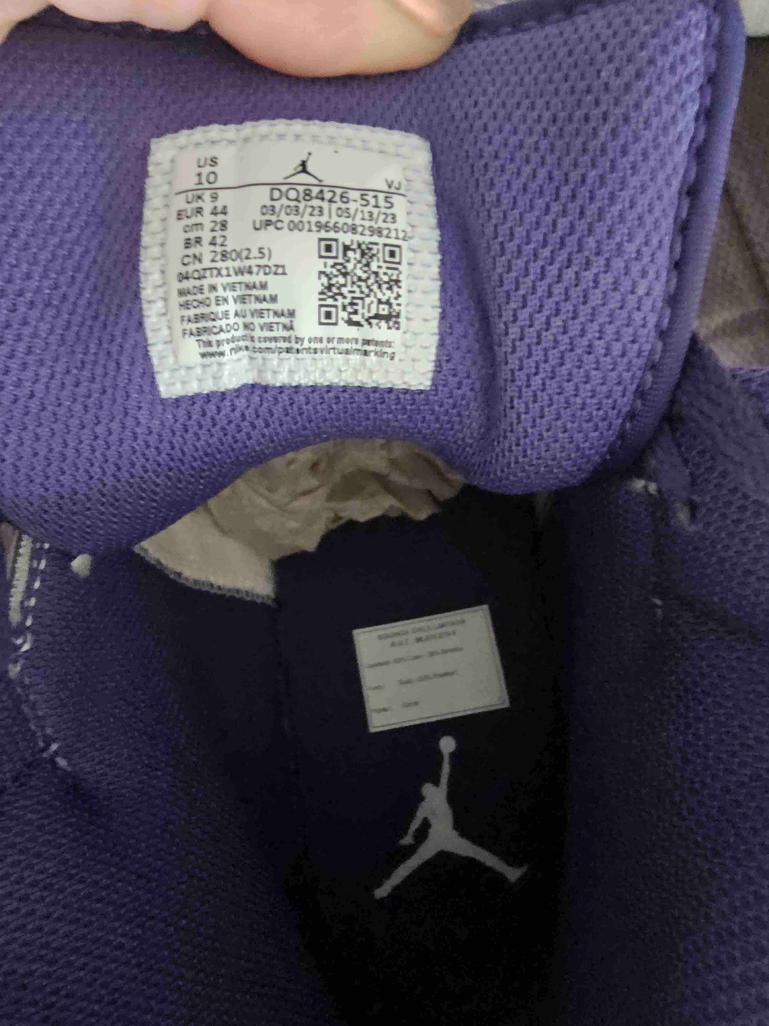 Zapatillas deportivas blancas y moradas - miniatura 3