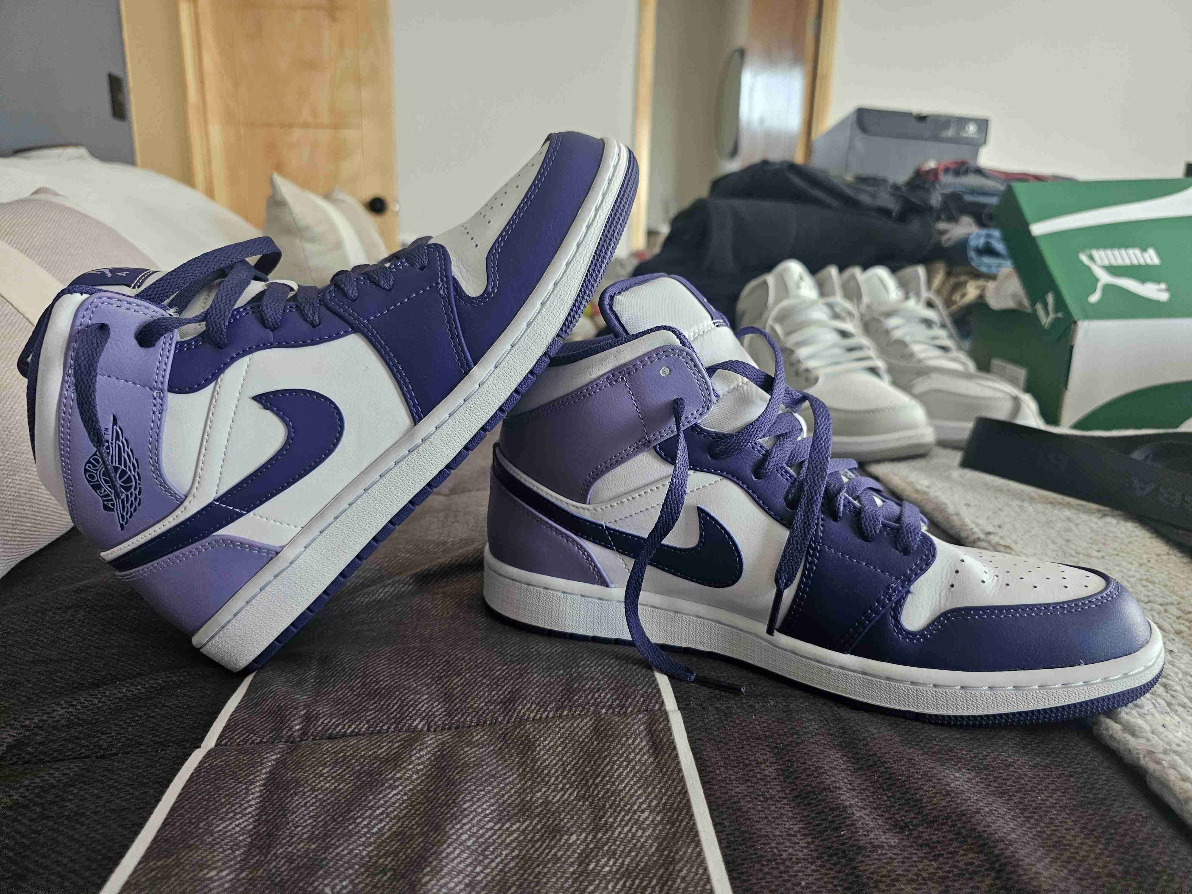 Zapatillas deportivas blancas y moradas - miniatura 4