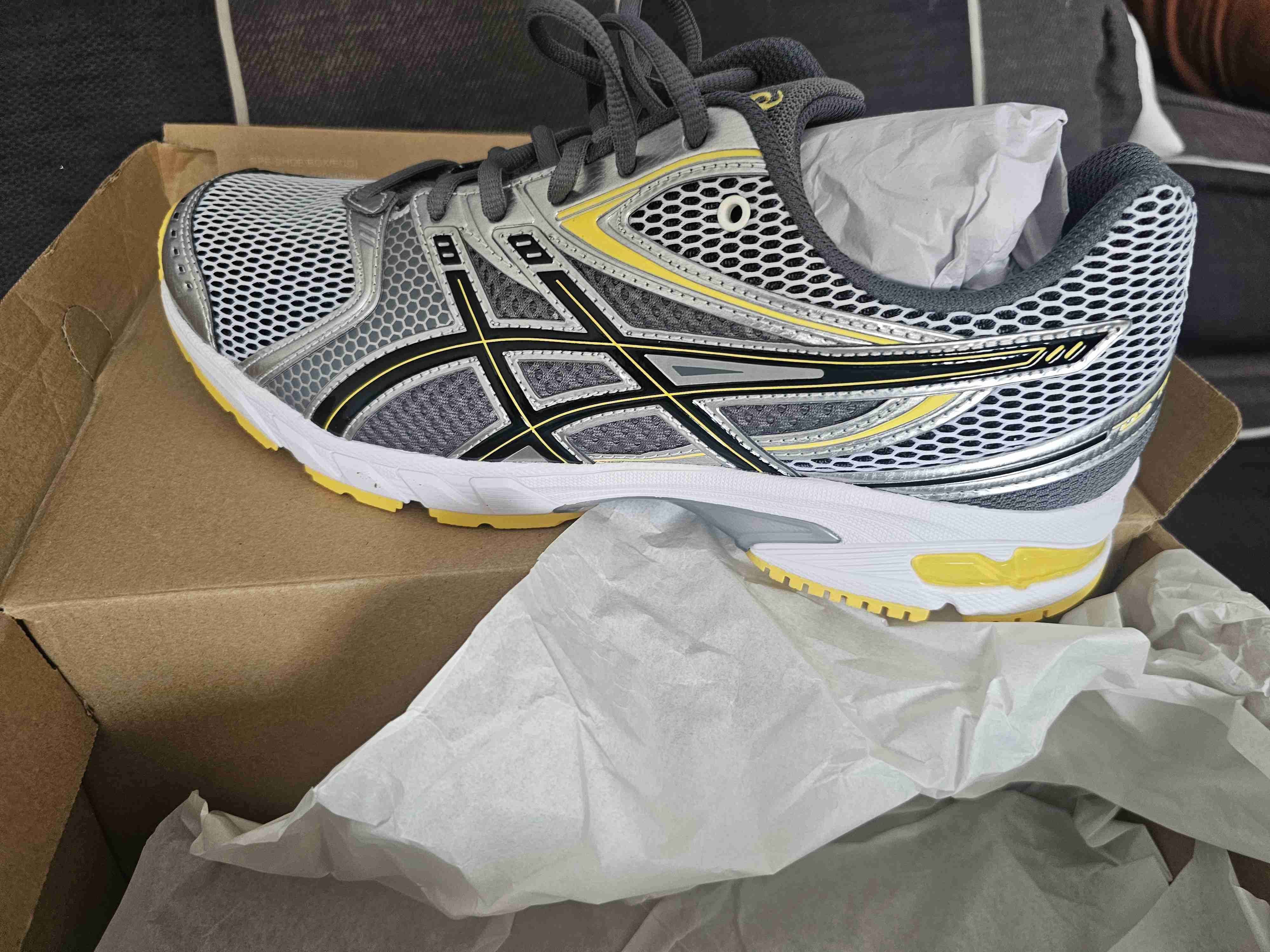 Zapatillas deportivas gris y amarillo - miniatura 4