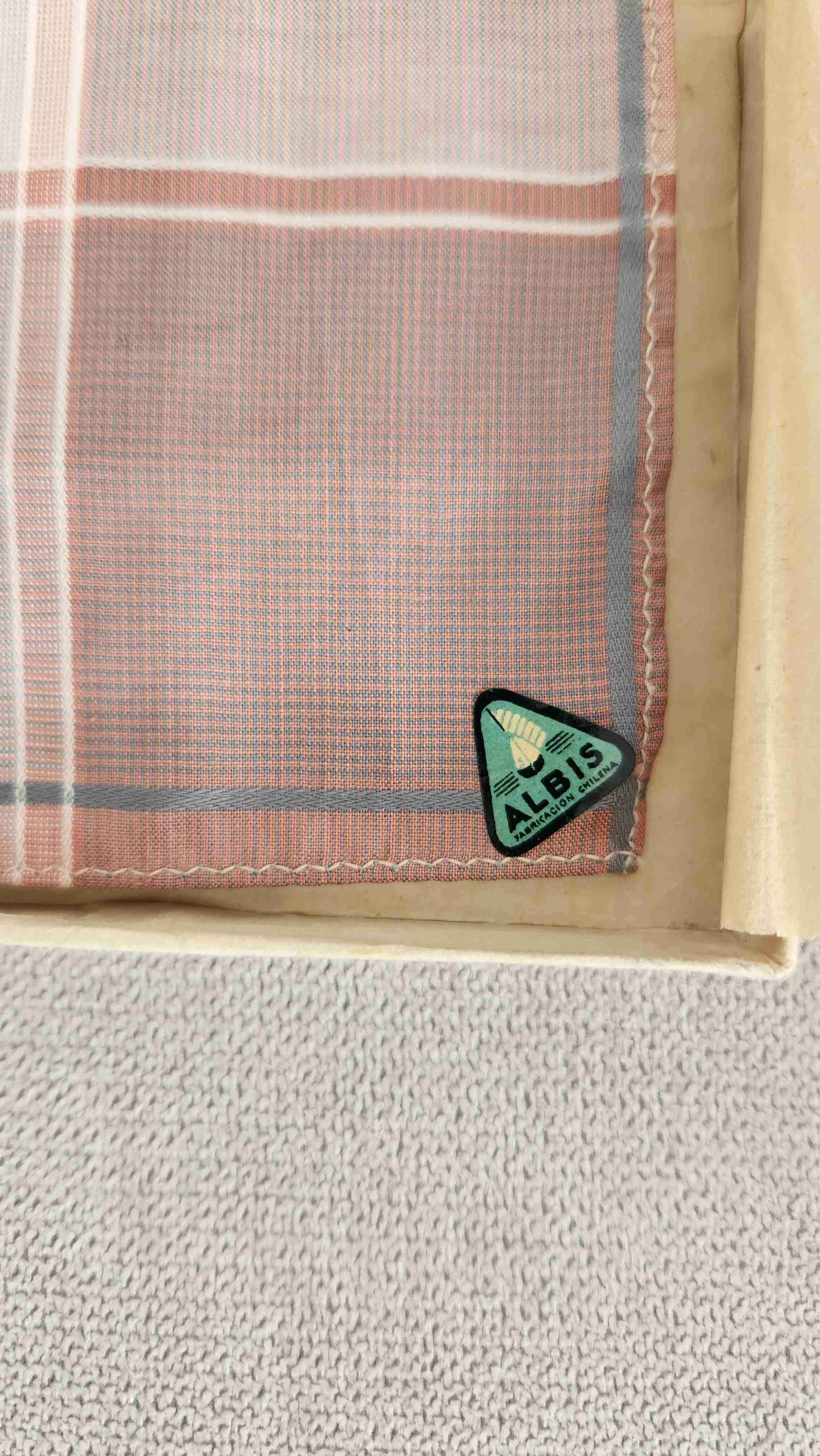 Pañuelo vintage de bolsillo a cuadros - miniatura 3