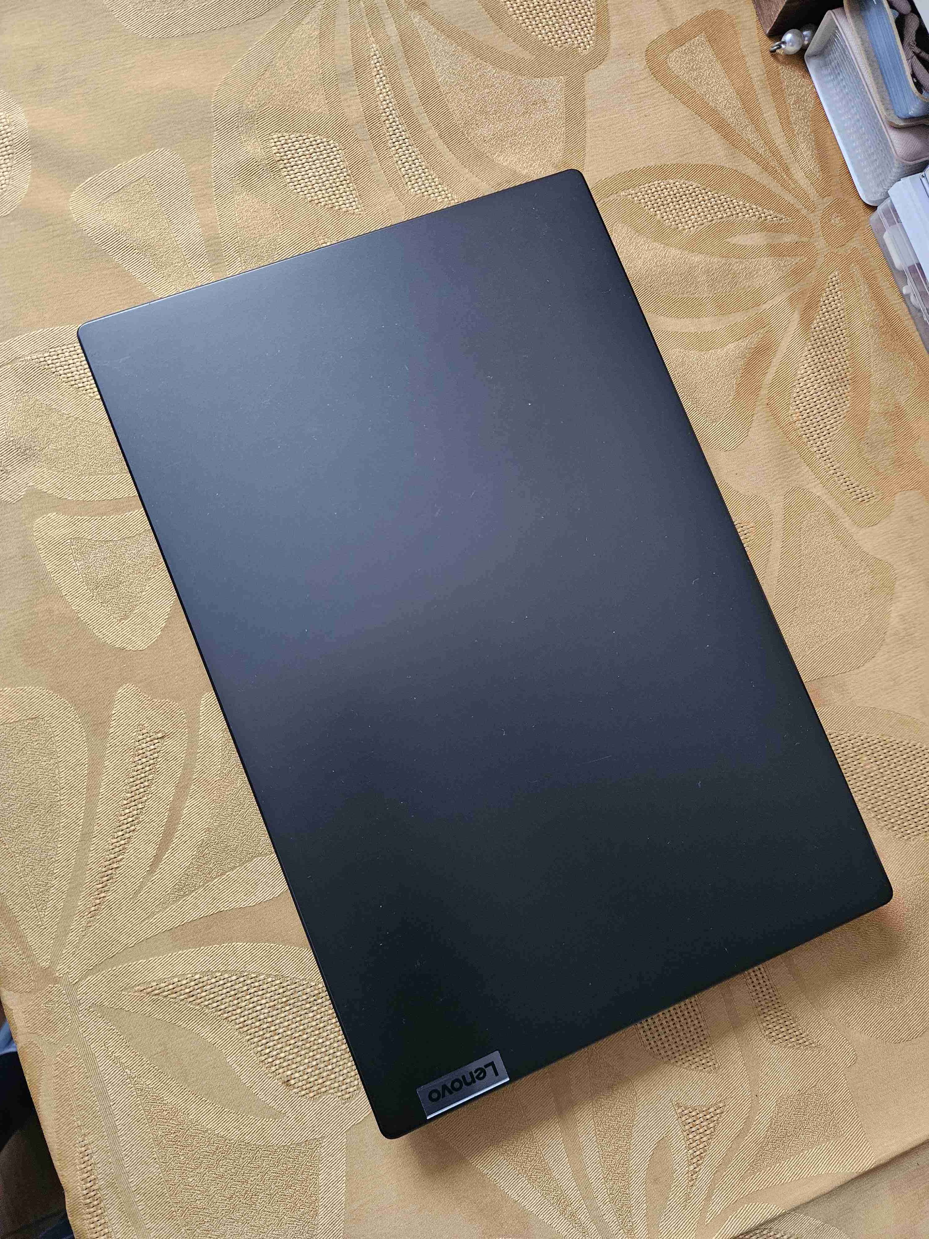 Vendo Notebook Lenovo Ryzen 3, para estudiantes - miniatura 2