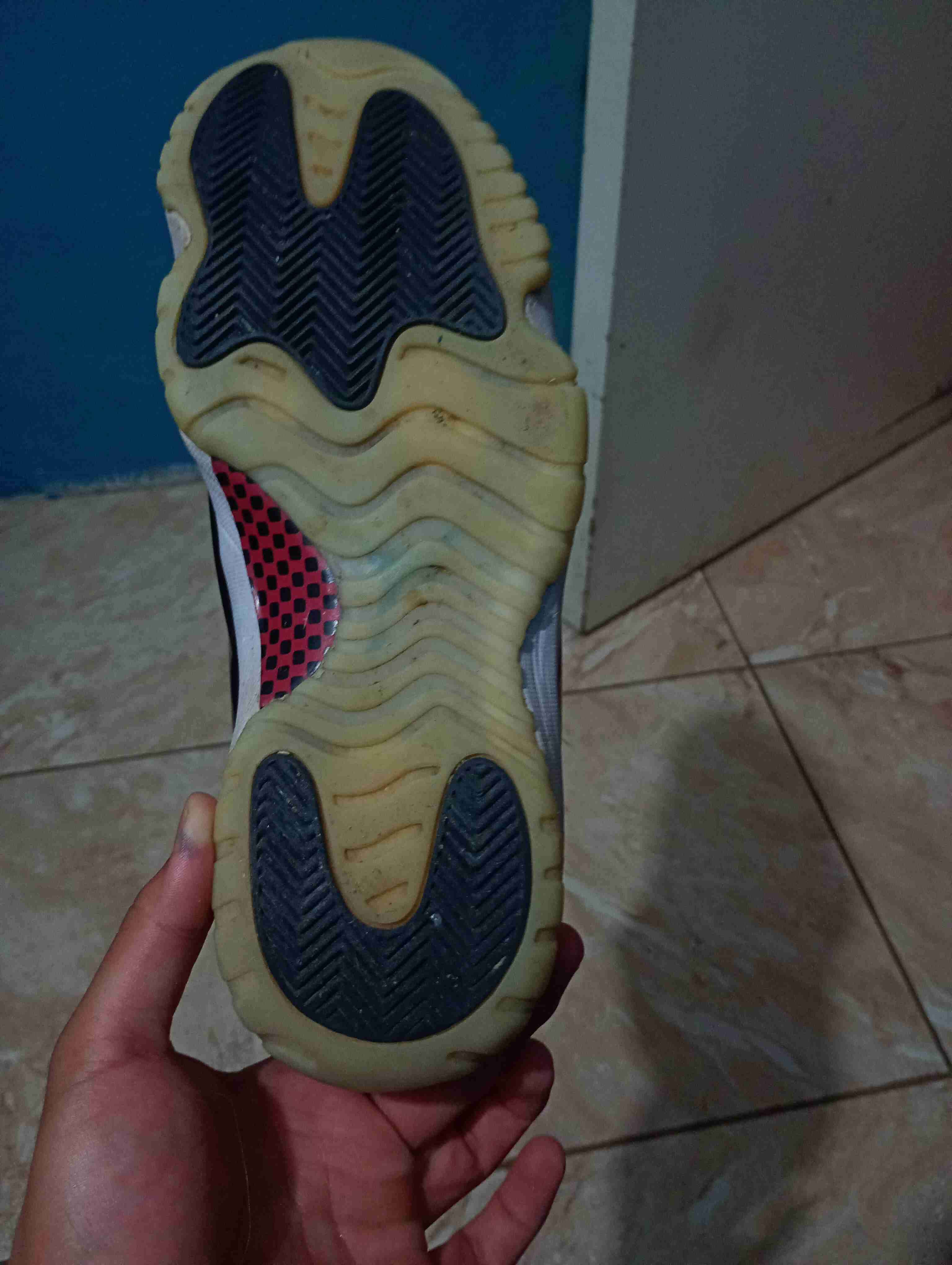 Jordan 11 talla 42,5 - miniatura 3