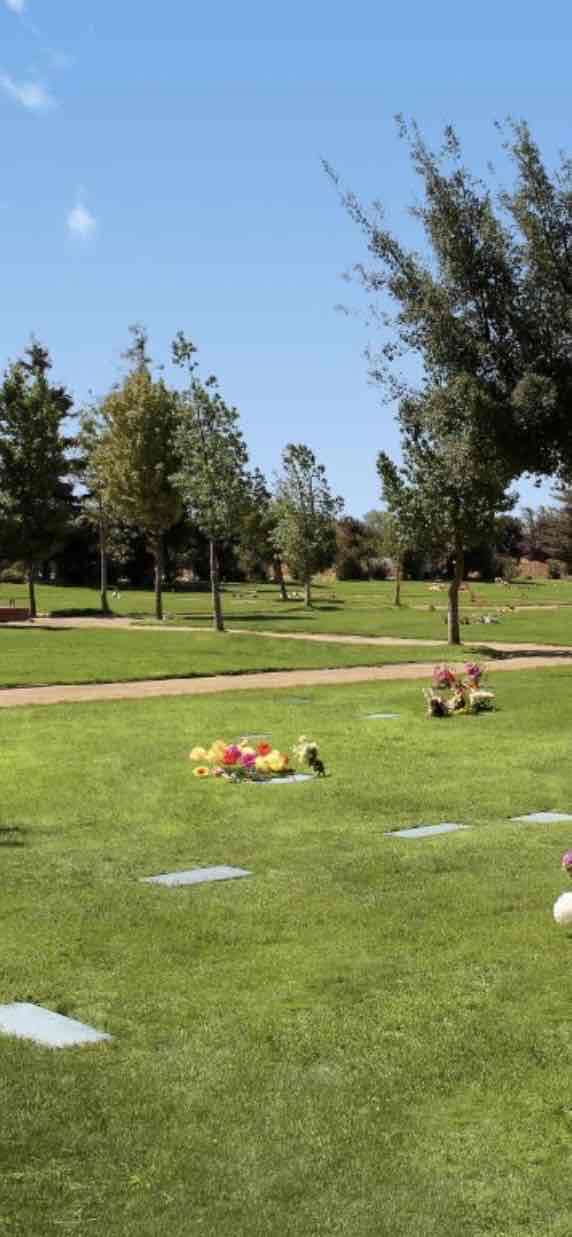 Se vende sepultura en parque del sendero - miniatura 2