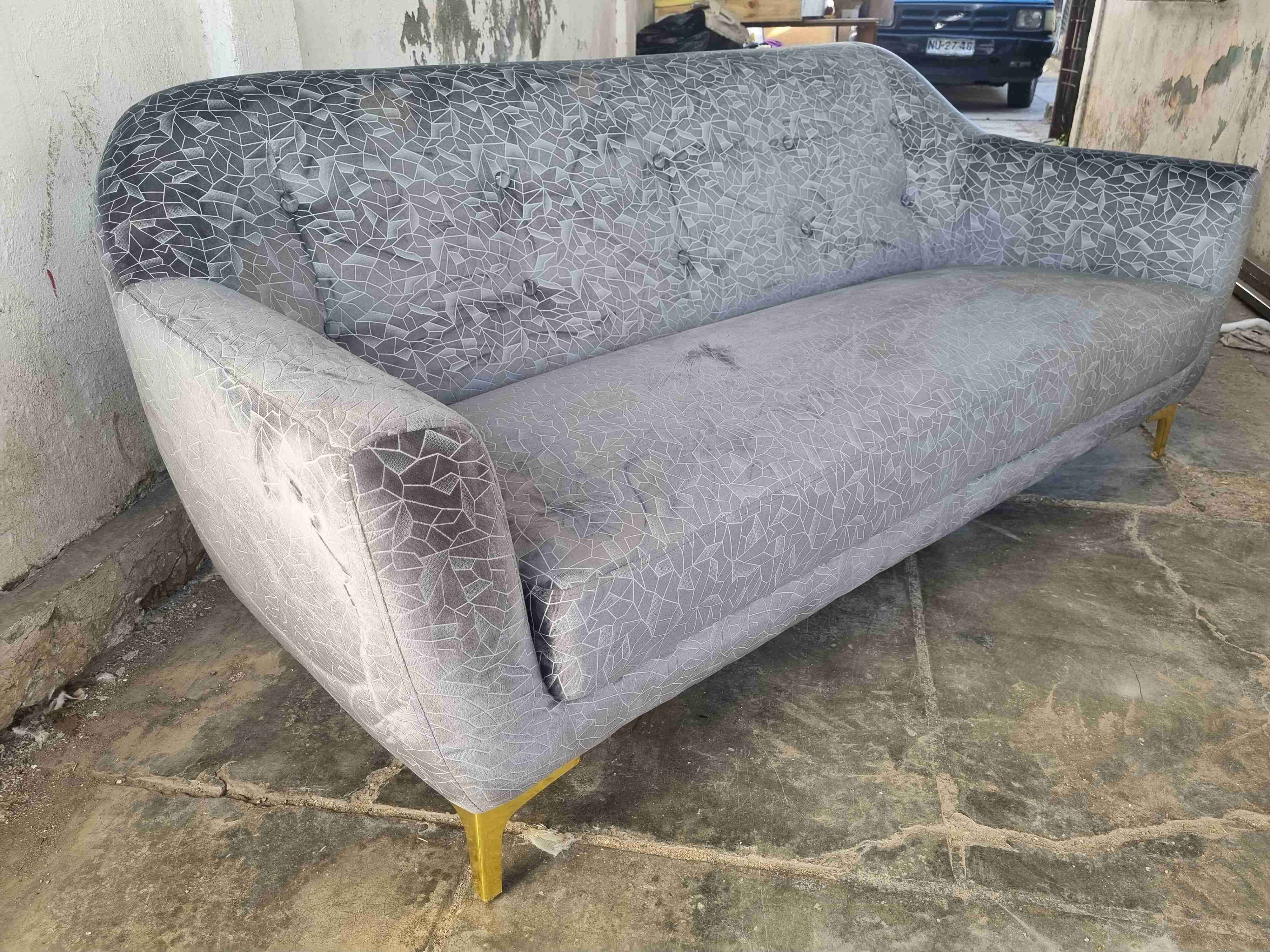 Sofá felpa gris  dias de uso - miniatura 2