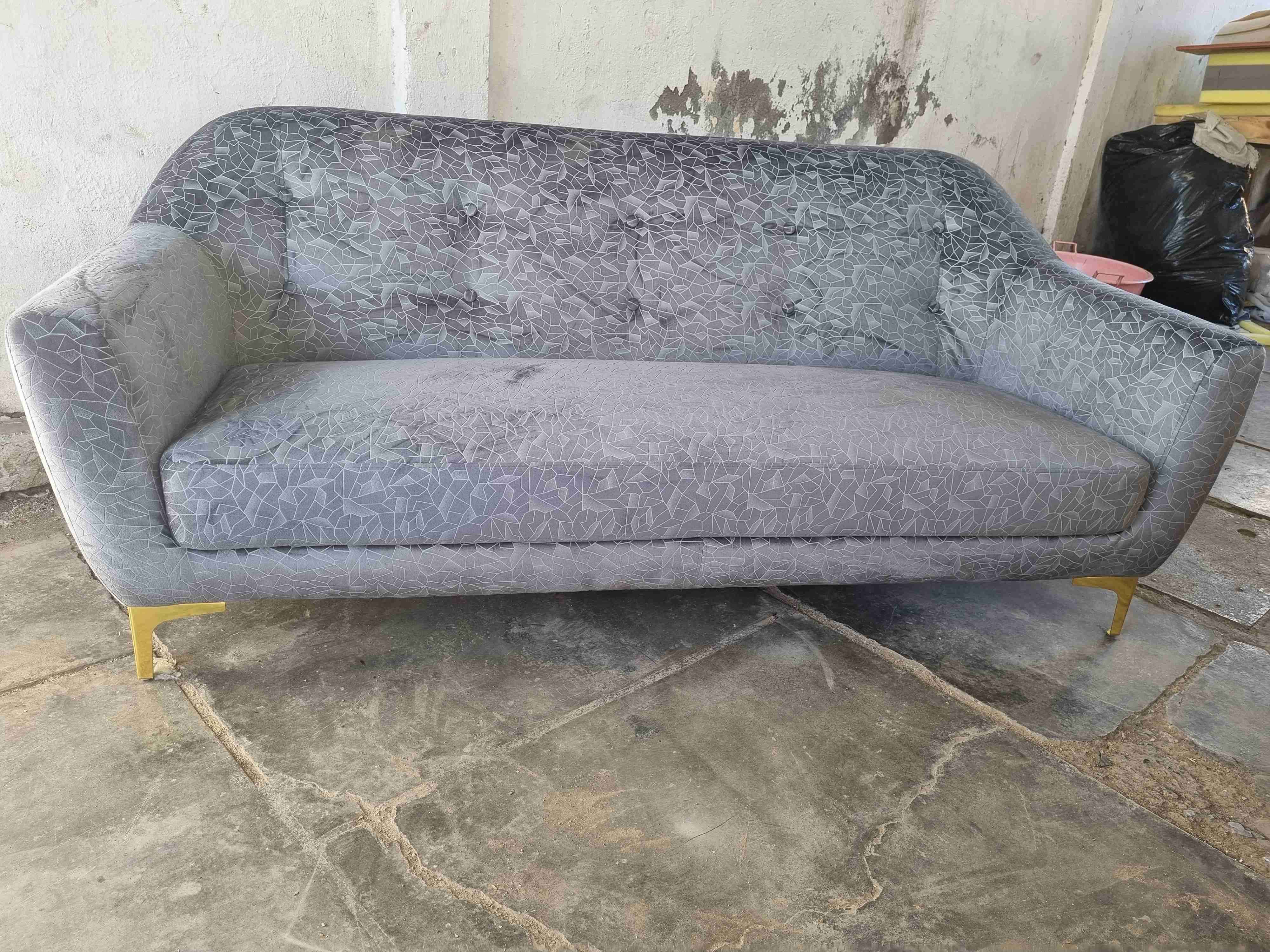 Sofá felpa gris  dias de uso - miniatura 6