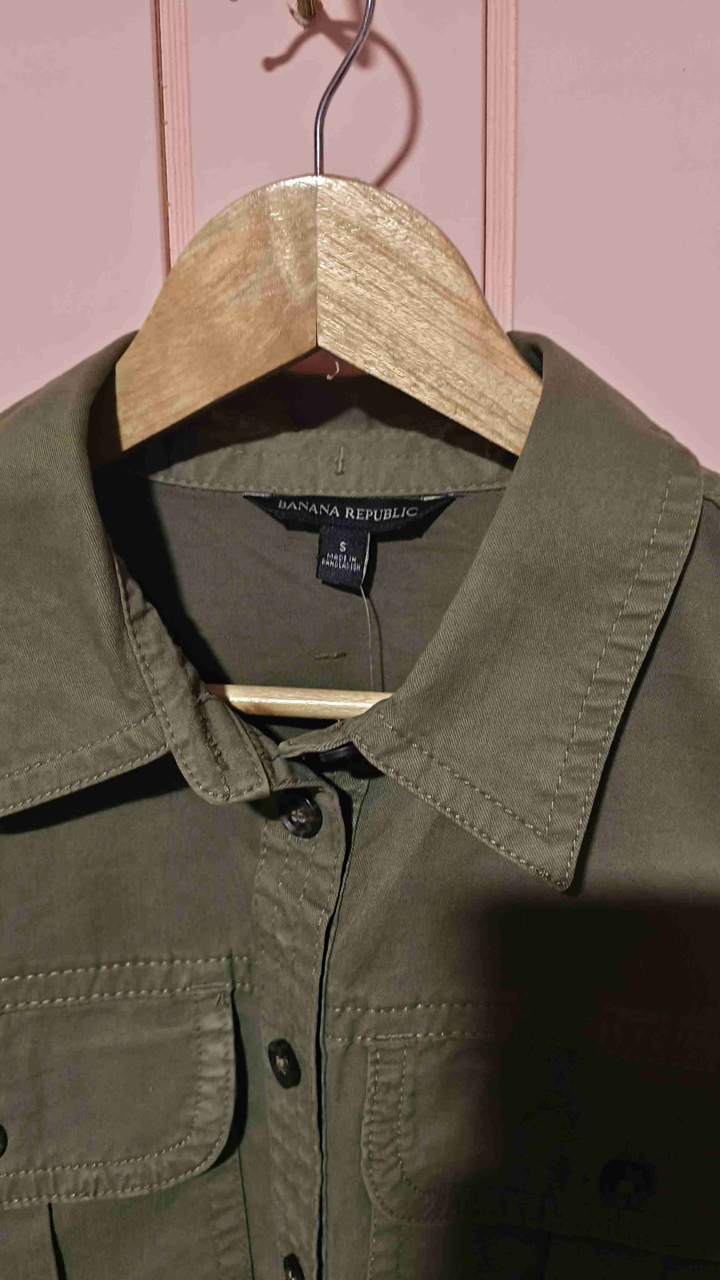 Camisa verde olivo  con bolsillos - miniatura 3