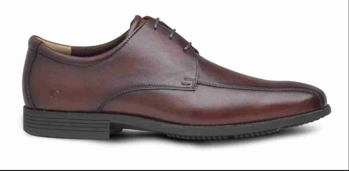 Zapatos de vestir marrón cuero marca Cardinale.