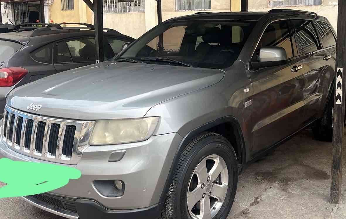 2013 Jeep grand cherokee limited 5.7 cc