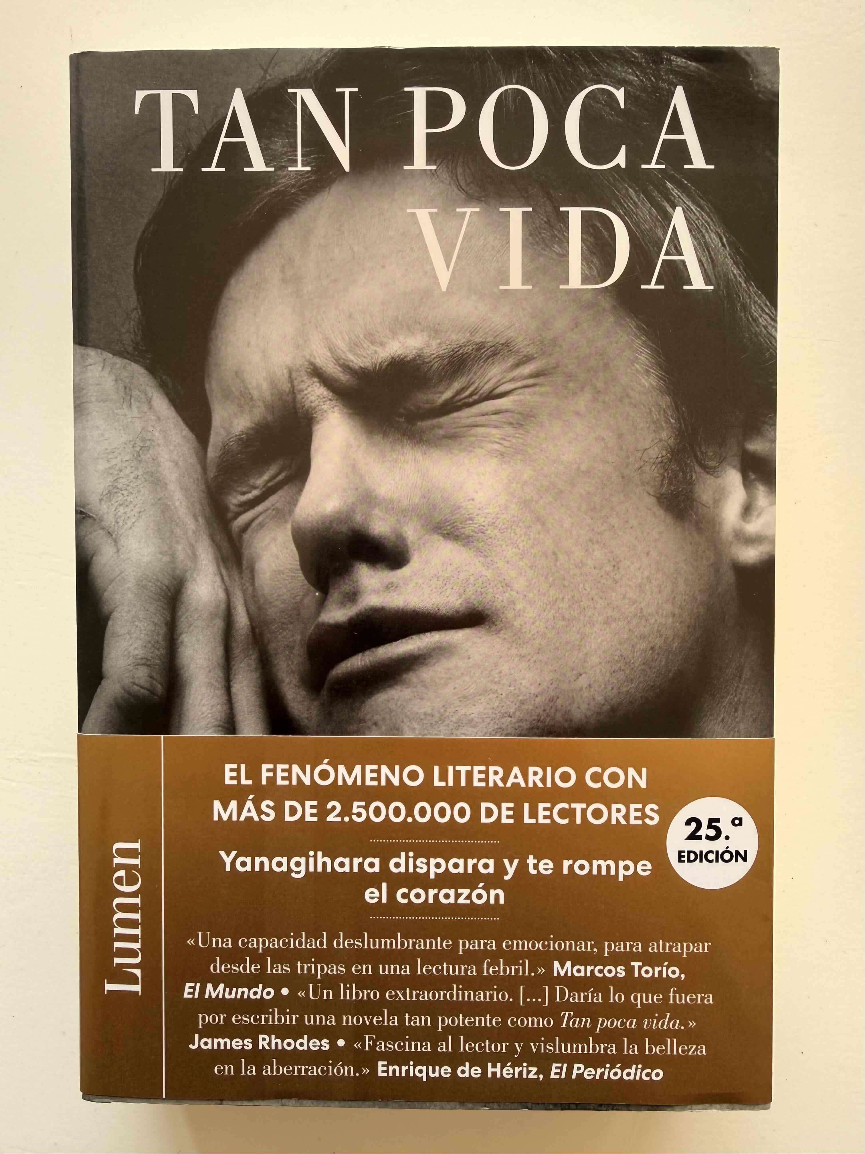 Libro 'Tan Poca Vida' Hanya Yanagihara Tapa Blanda - miniatura 1