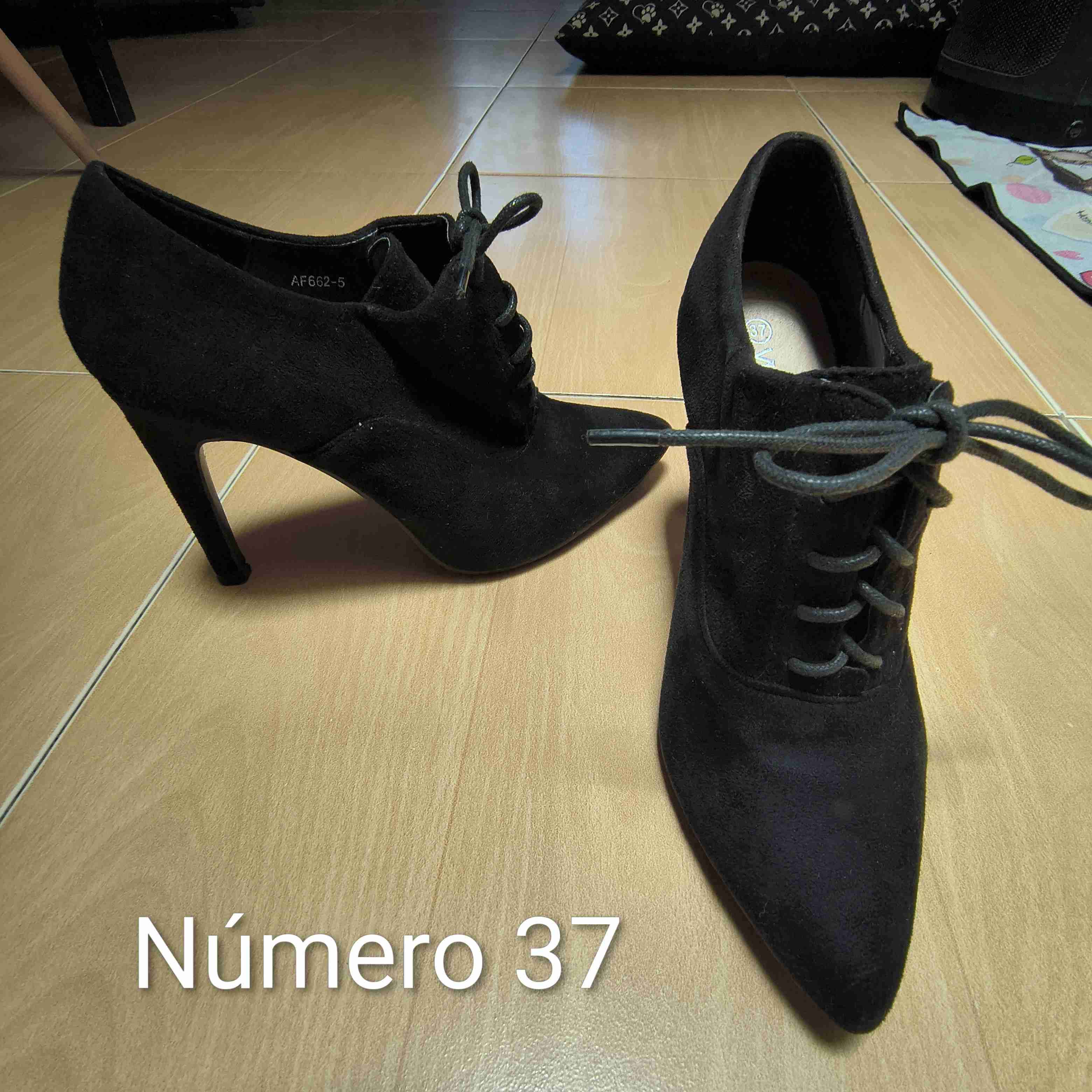 Zapatos negros tacos altos
