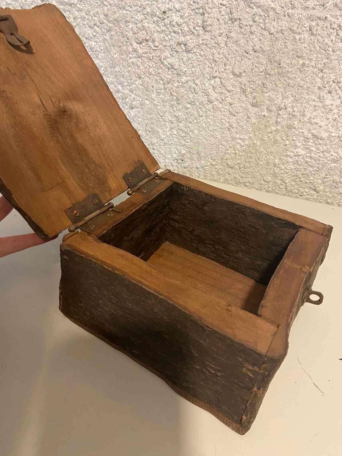 Caja de madera rústica - miniatura 2