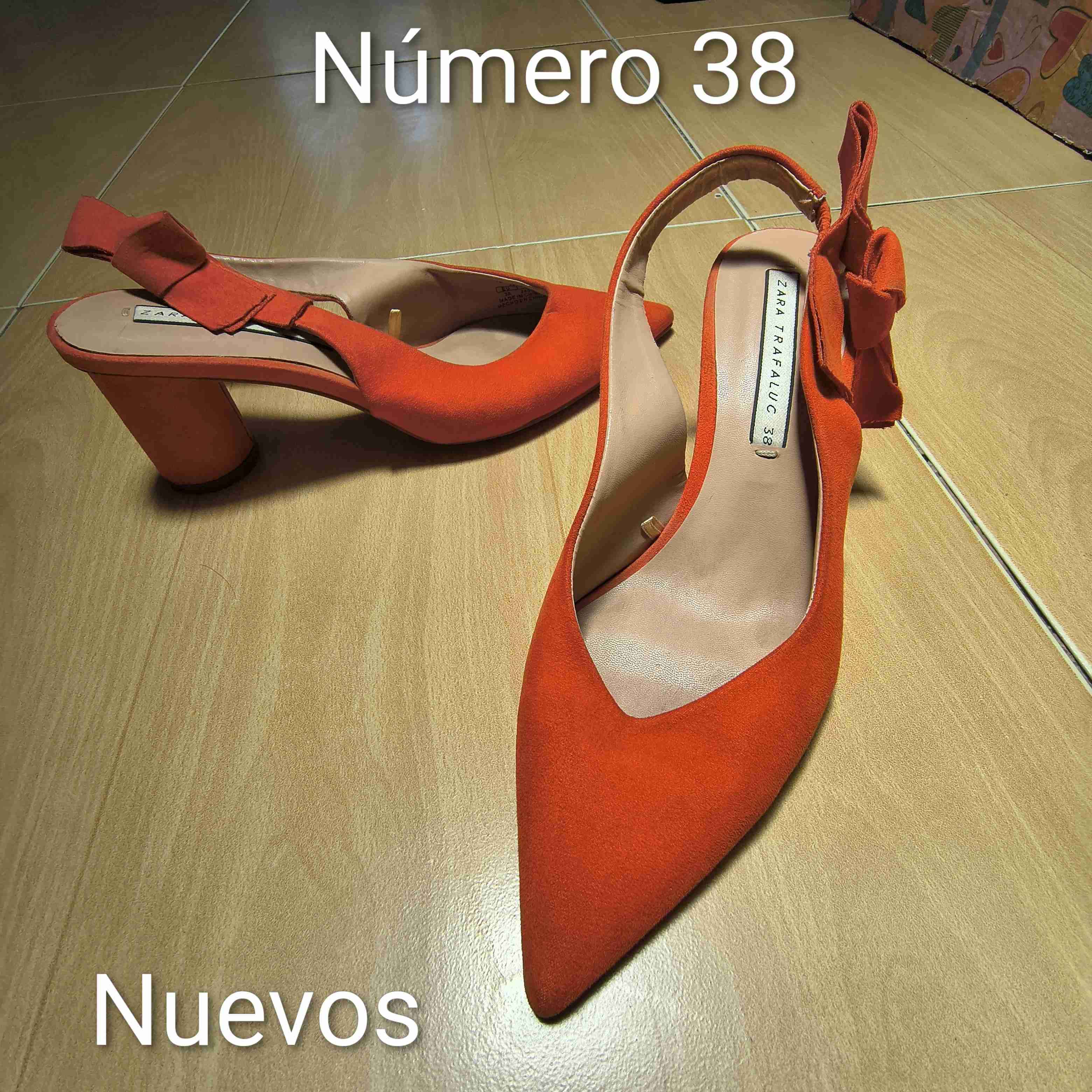 Zapatos rojos con taco talla 38