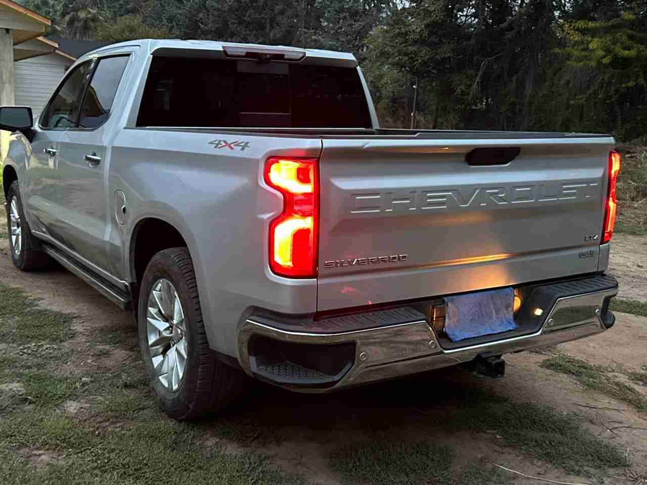 Camioneta pickup Chevrolet Silverado - miniatura 3