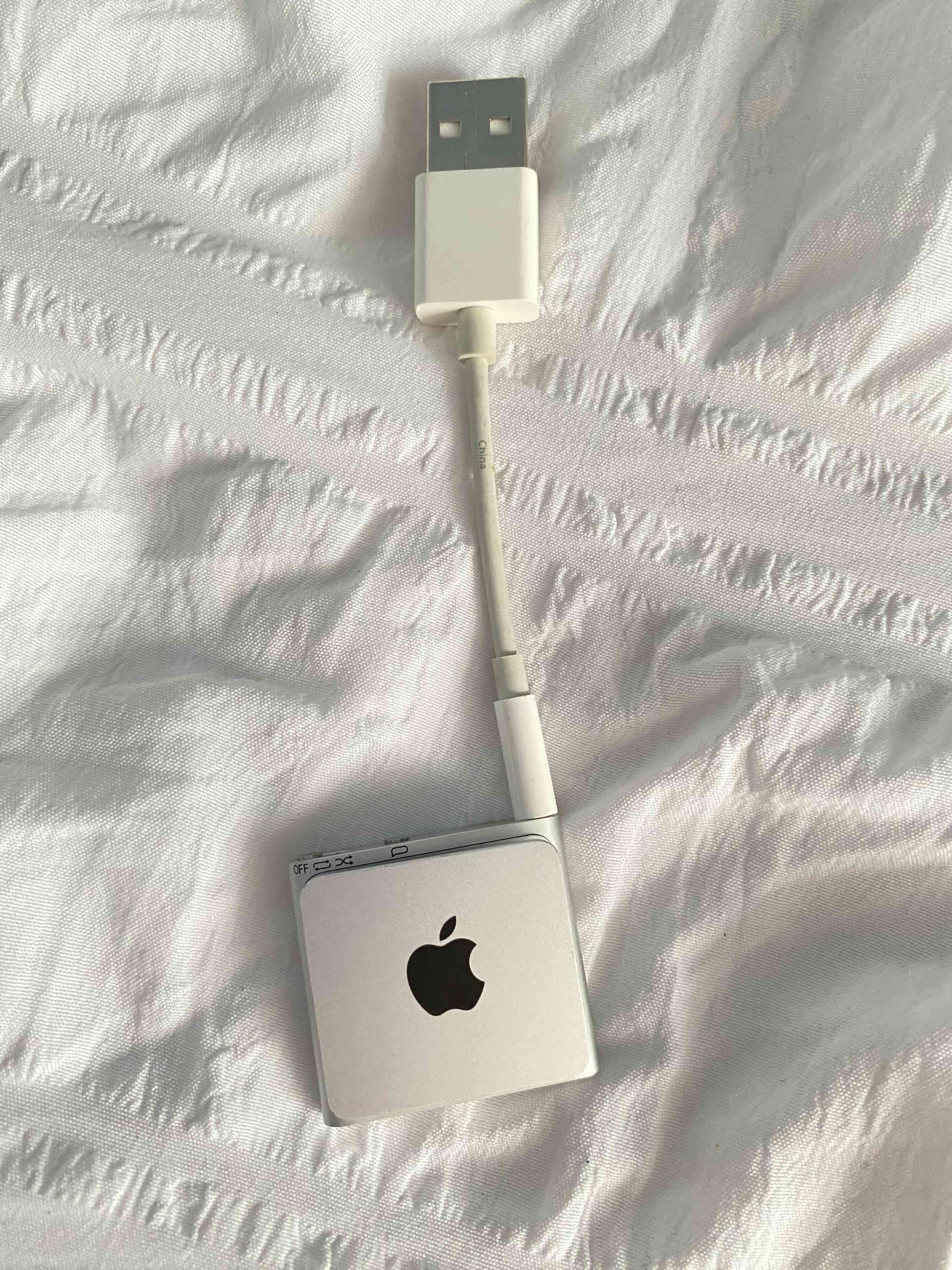 iPod shuffle buen estado y funcionando - miniatura 2