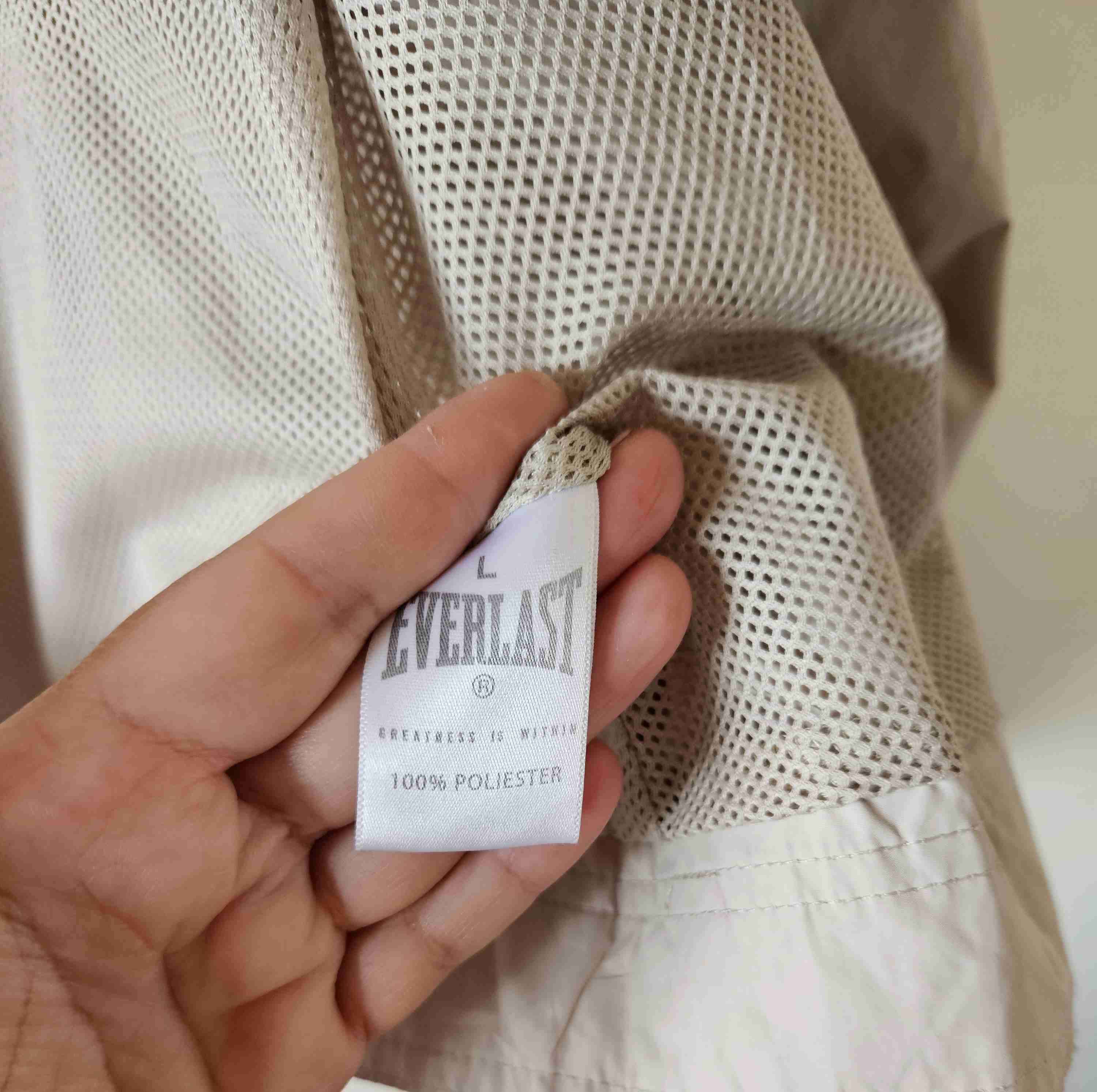 Impermeable beige con capucha - miniatura 6