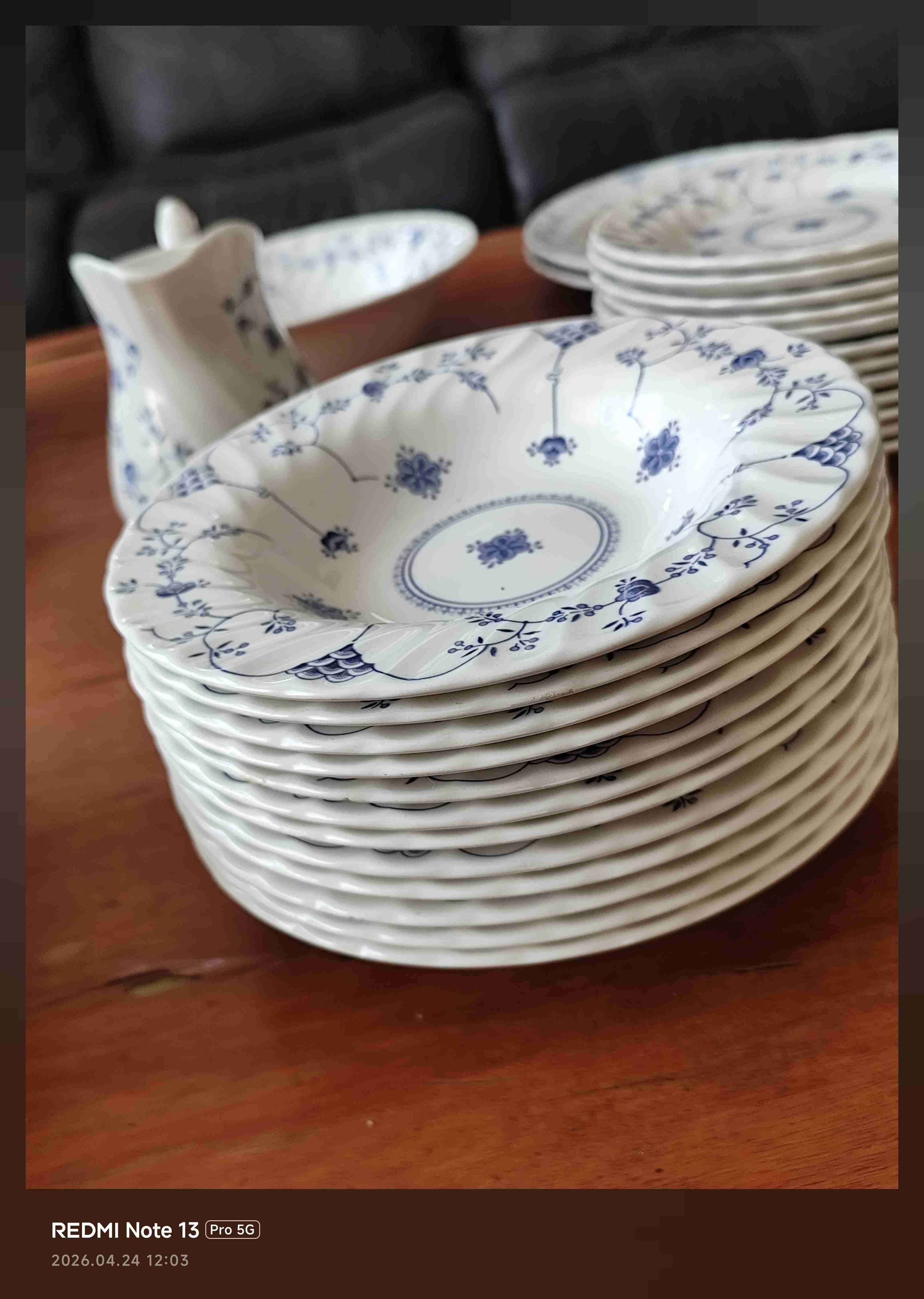 Juego de vajilla de porcelana inglesa - miniatura 1