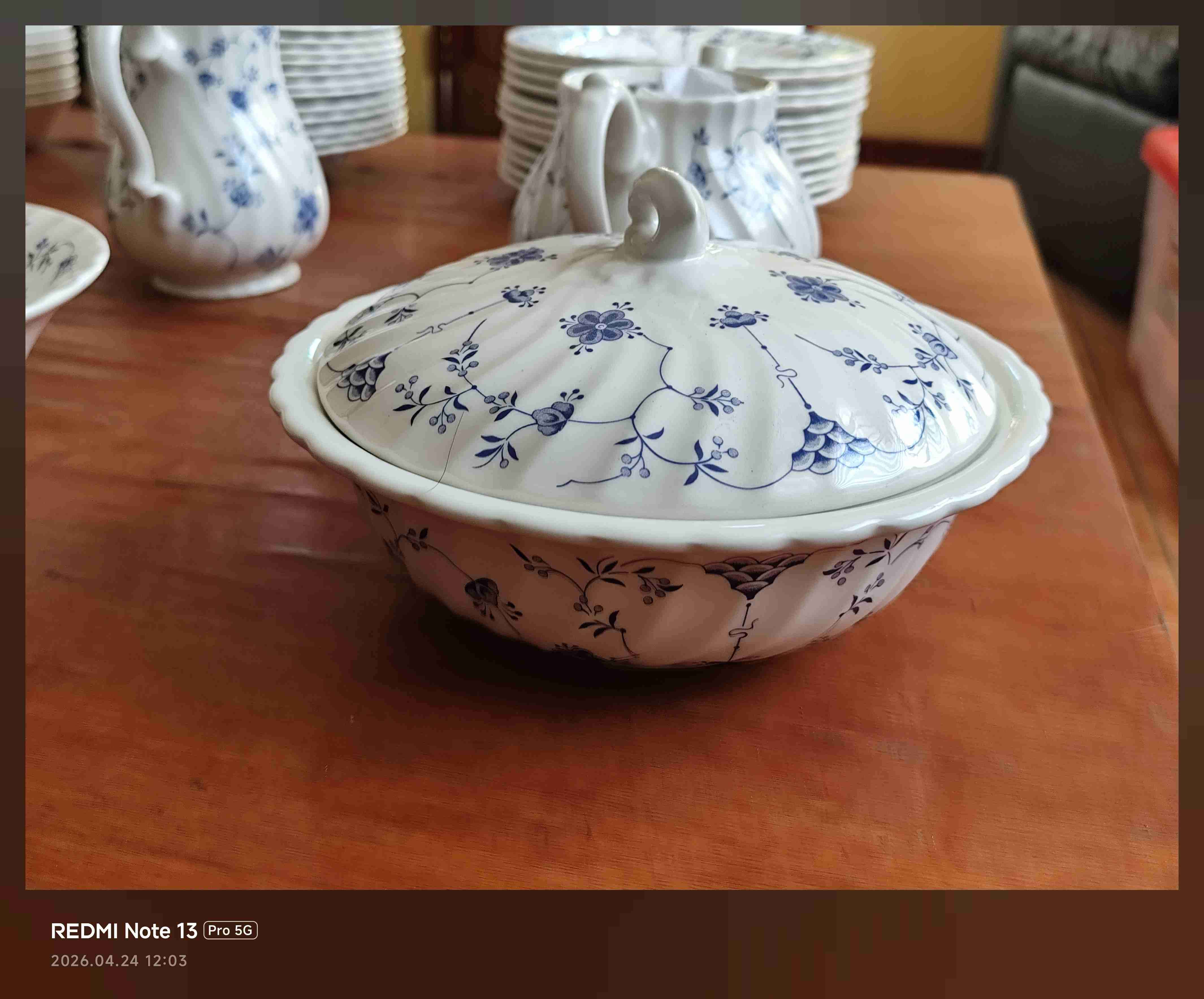 Sopera inglesa de porcelana con diseño floral - miniatura 1