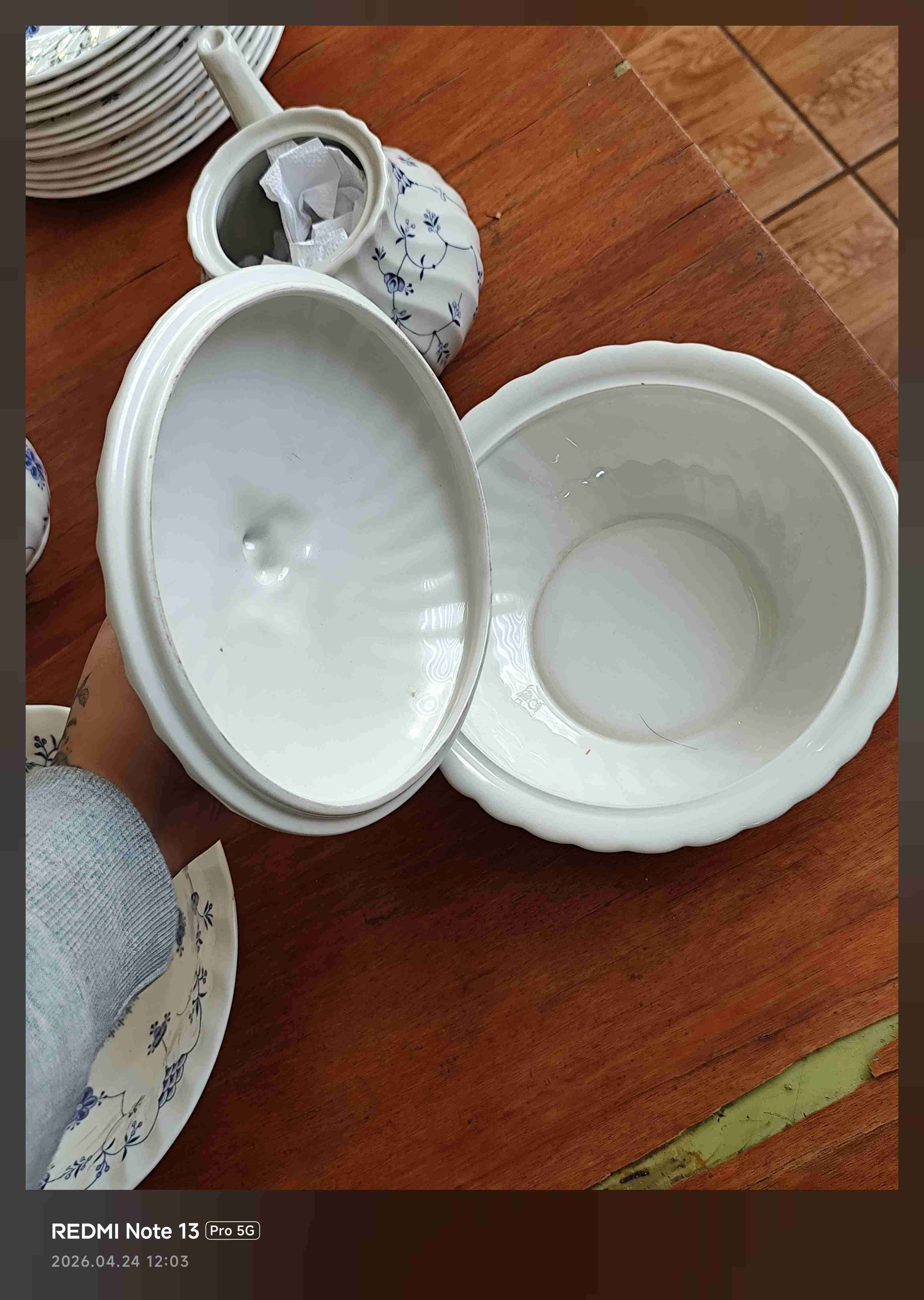 Sopera inglesa de porcelana con diseño floral - miniatura 2