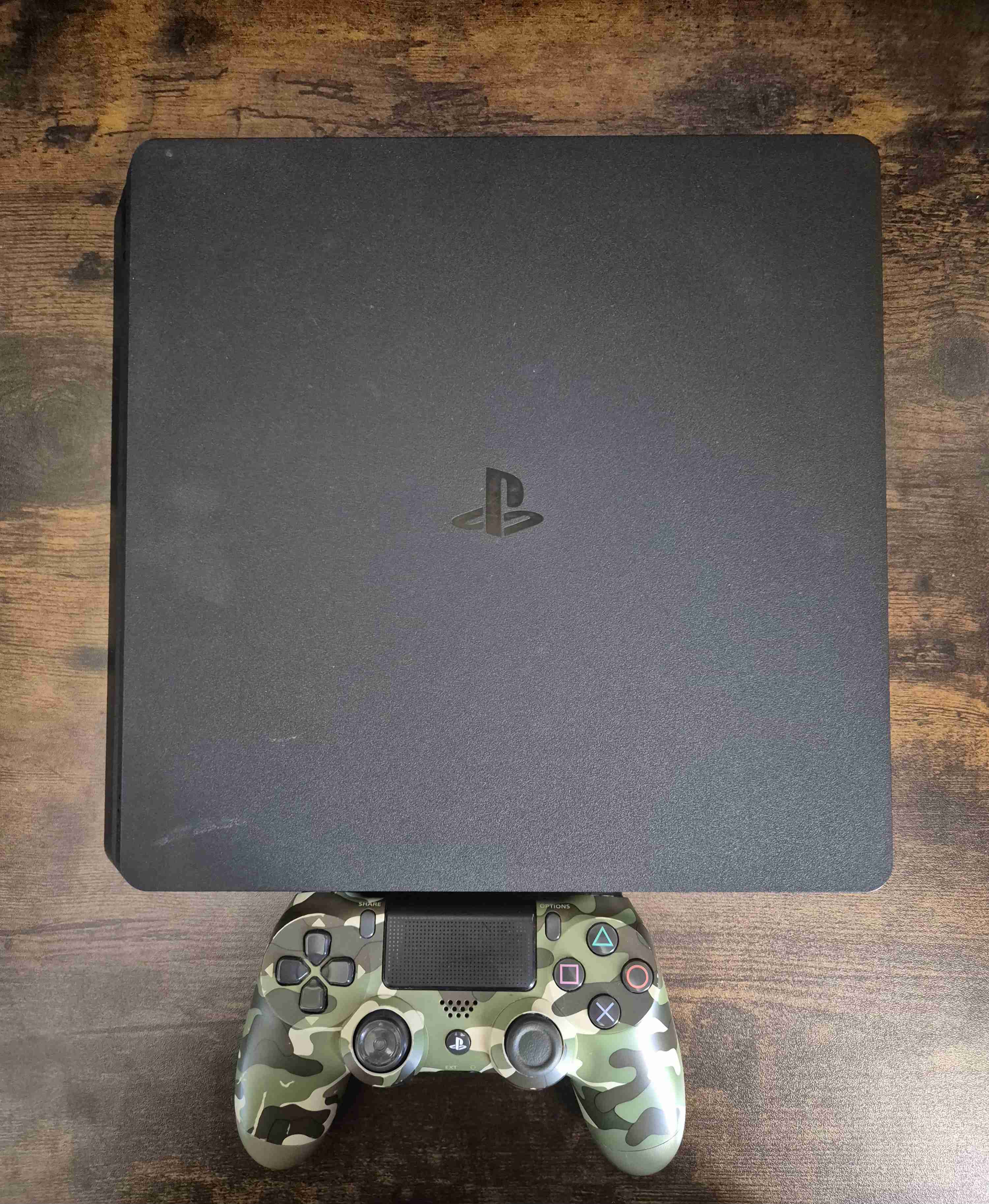 Consola PlayStation con control camuflaje - miniatura 1