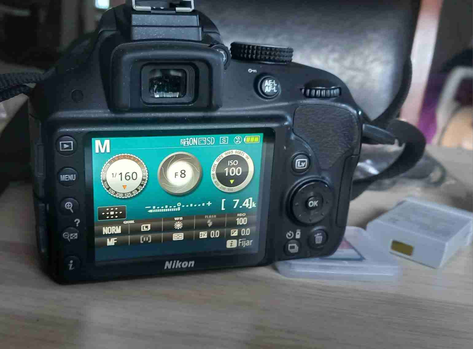 Cámara Nikon DSLR con accesorios - miniatura 3