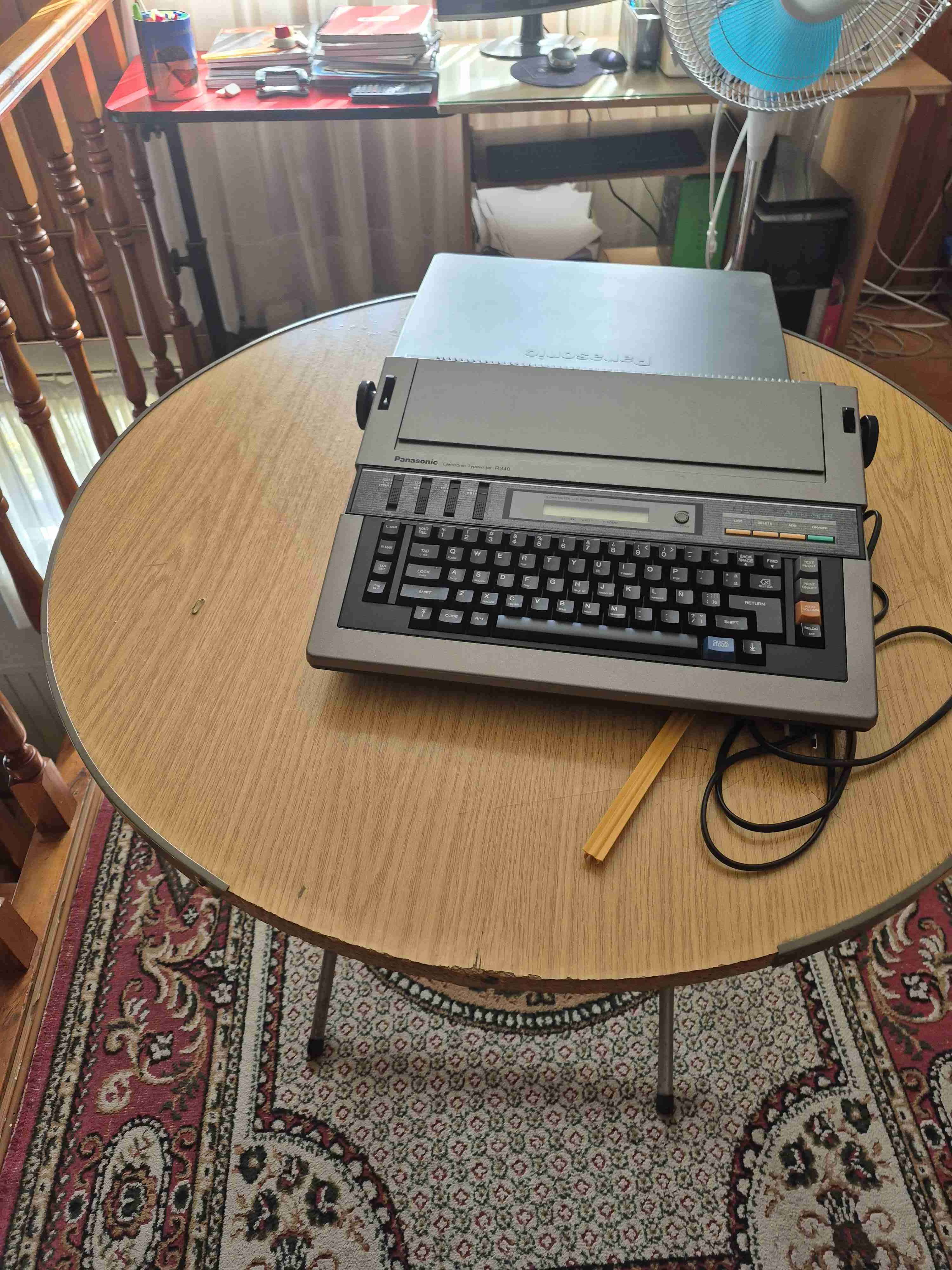 Máquina de escribir Panasonic antigua - miniatura 3