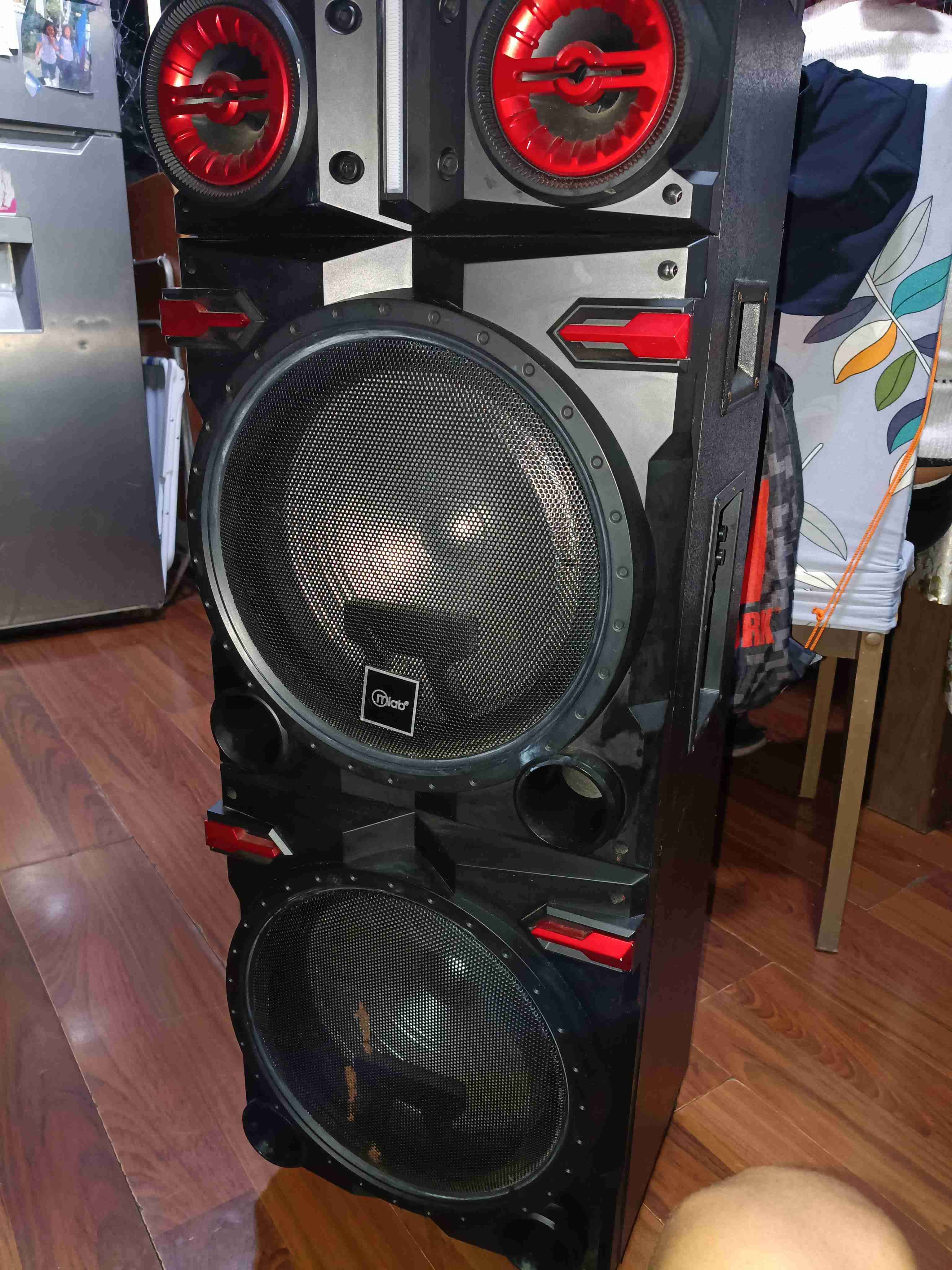 Parlante torre con luces LED - miniatura 3