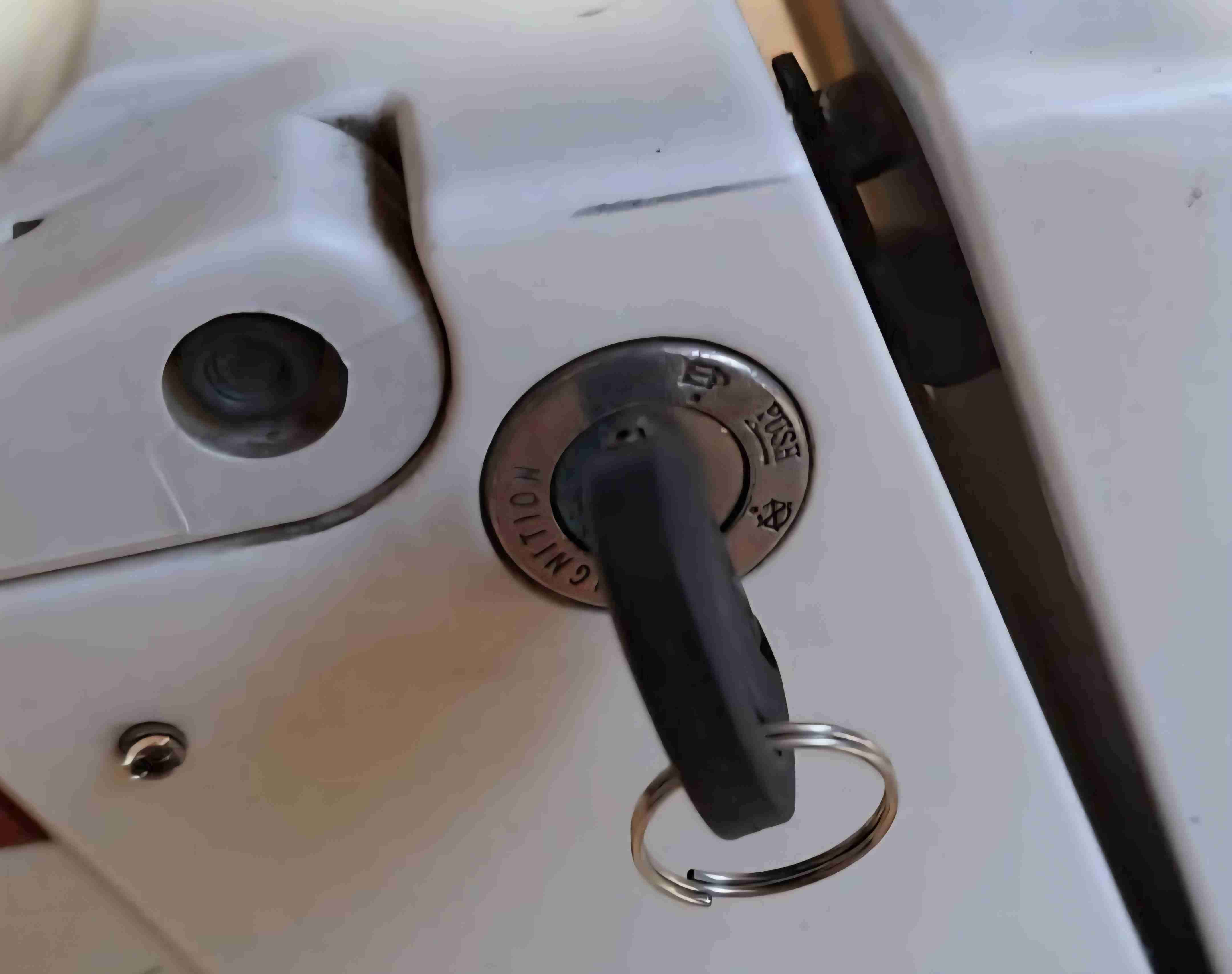 Bicicleta eléctrica blanca - miniatura 4