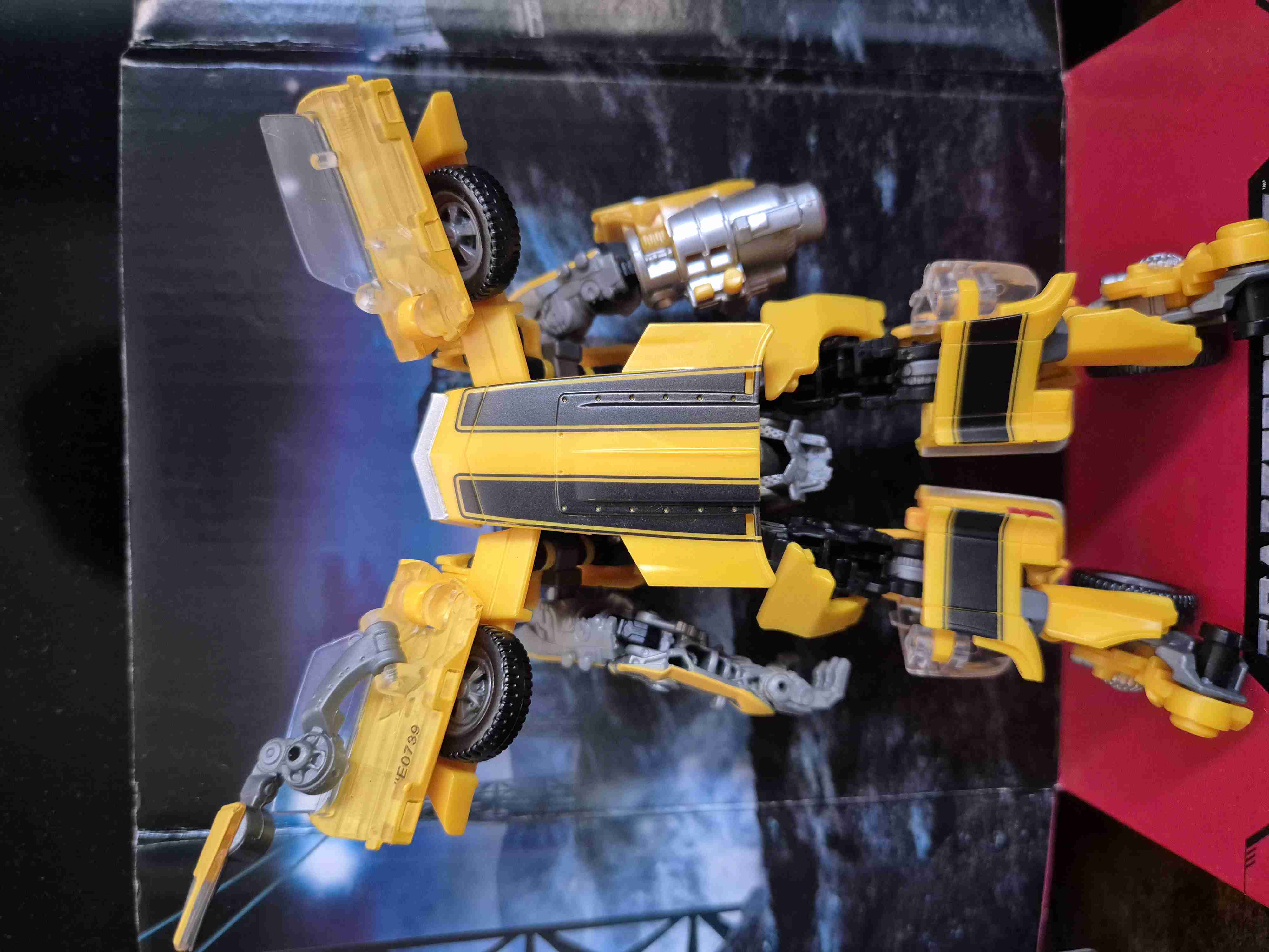 Figura Transformers Bumblebee - miniatura 3