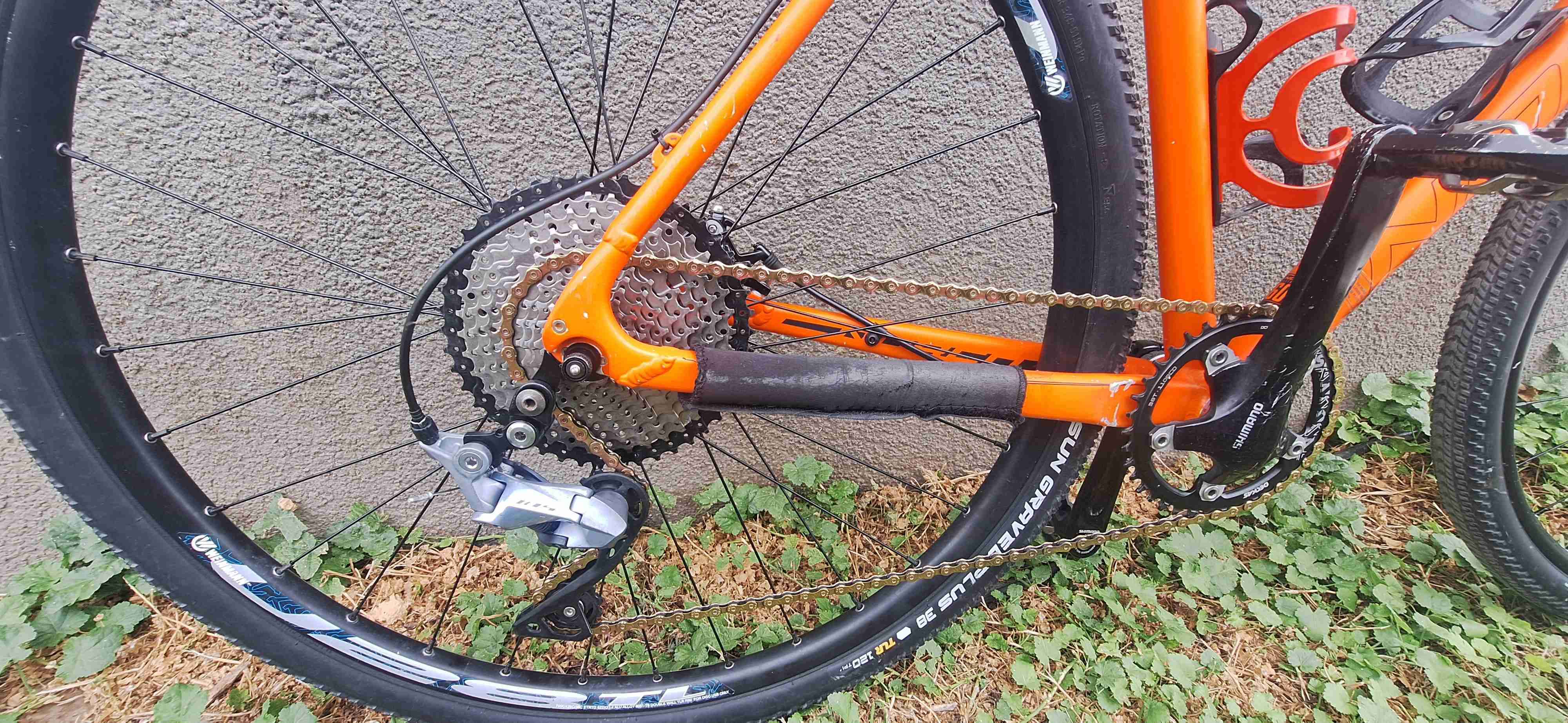 Bicicleta de Gravel Norco naranja y negra - miniatura 2