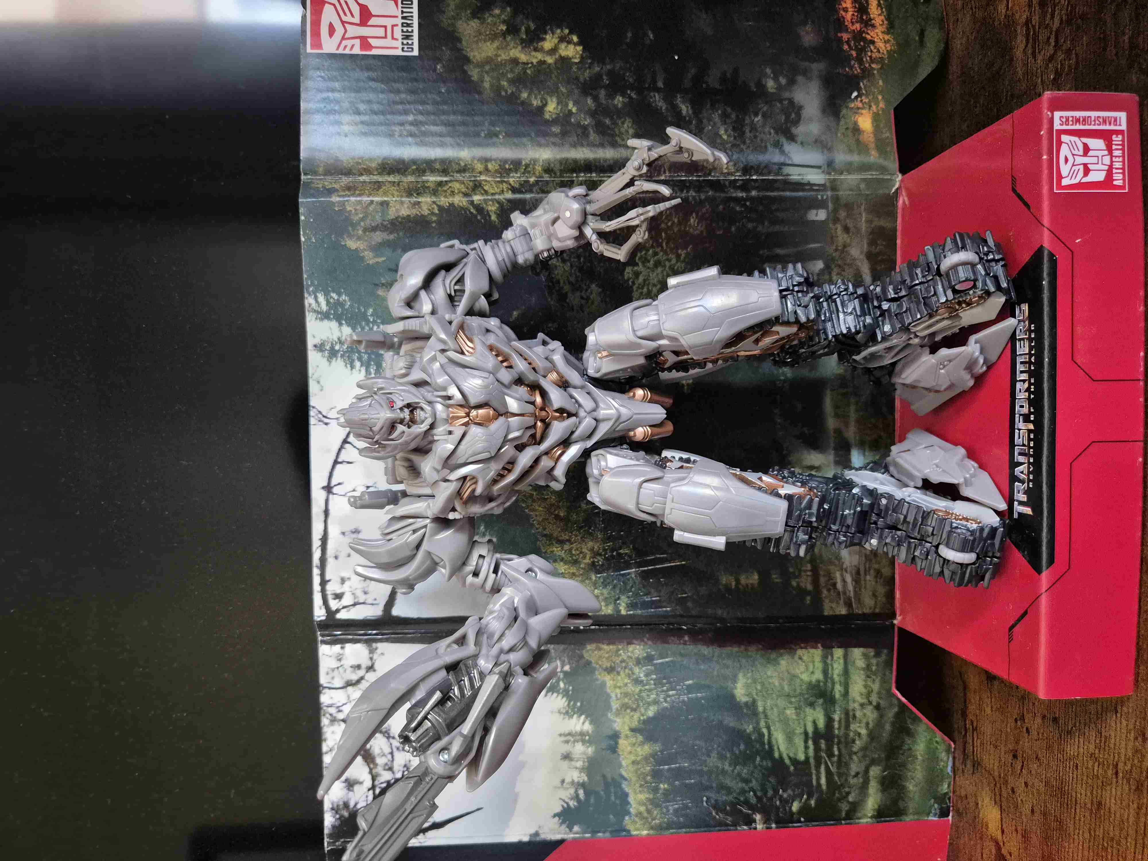 Figura Transformers Megatron - miniatura 2