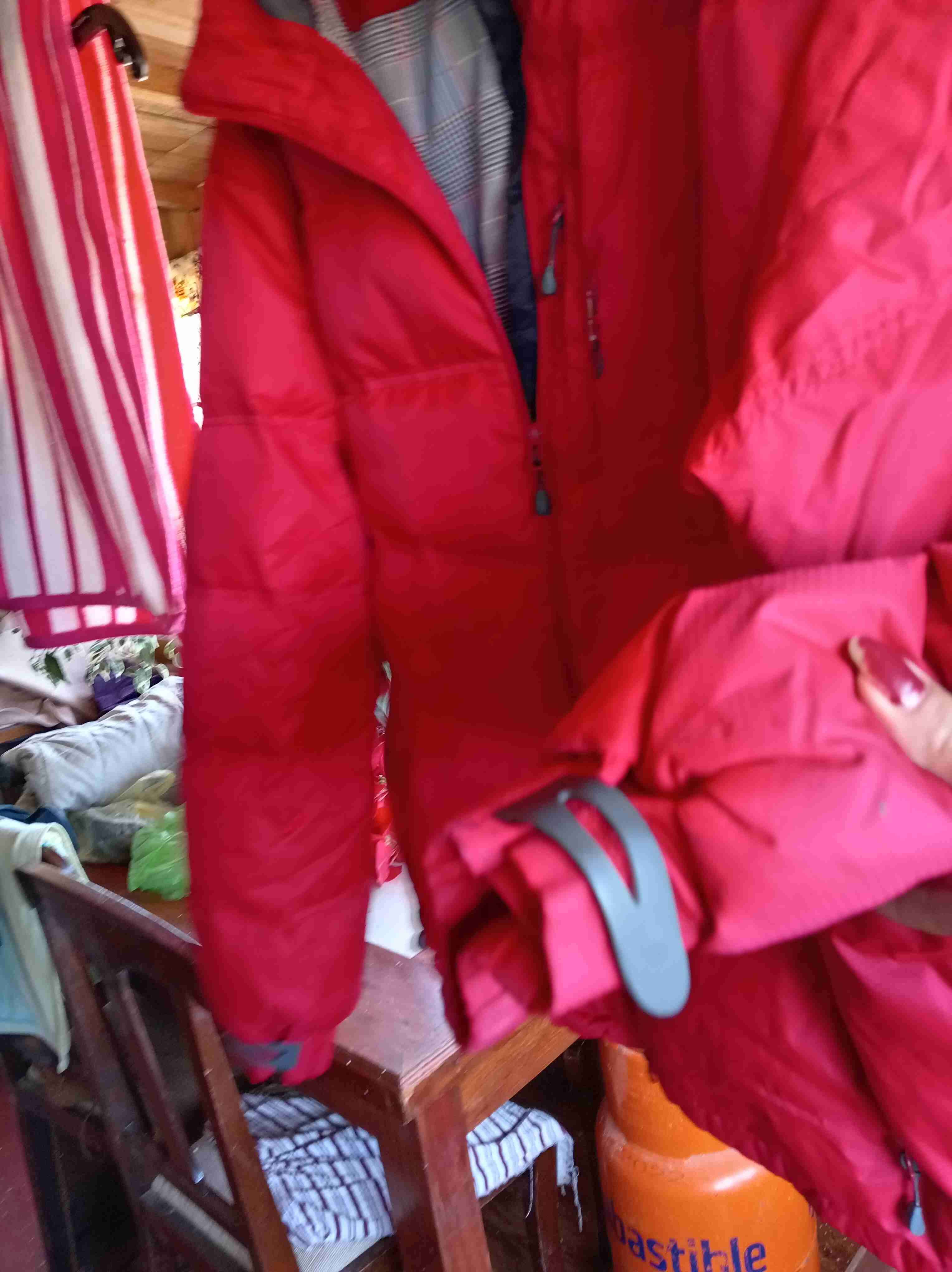 Parca roja oscuro la foto se ve clara acolchada nu - miniatura 3