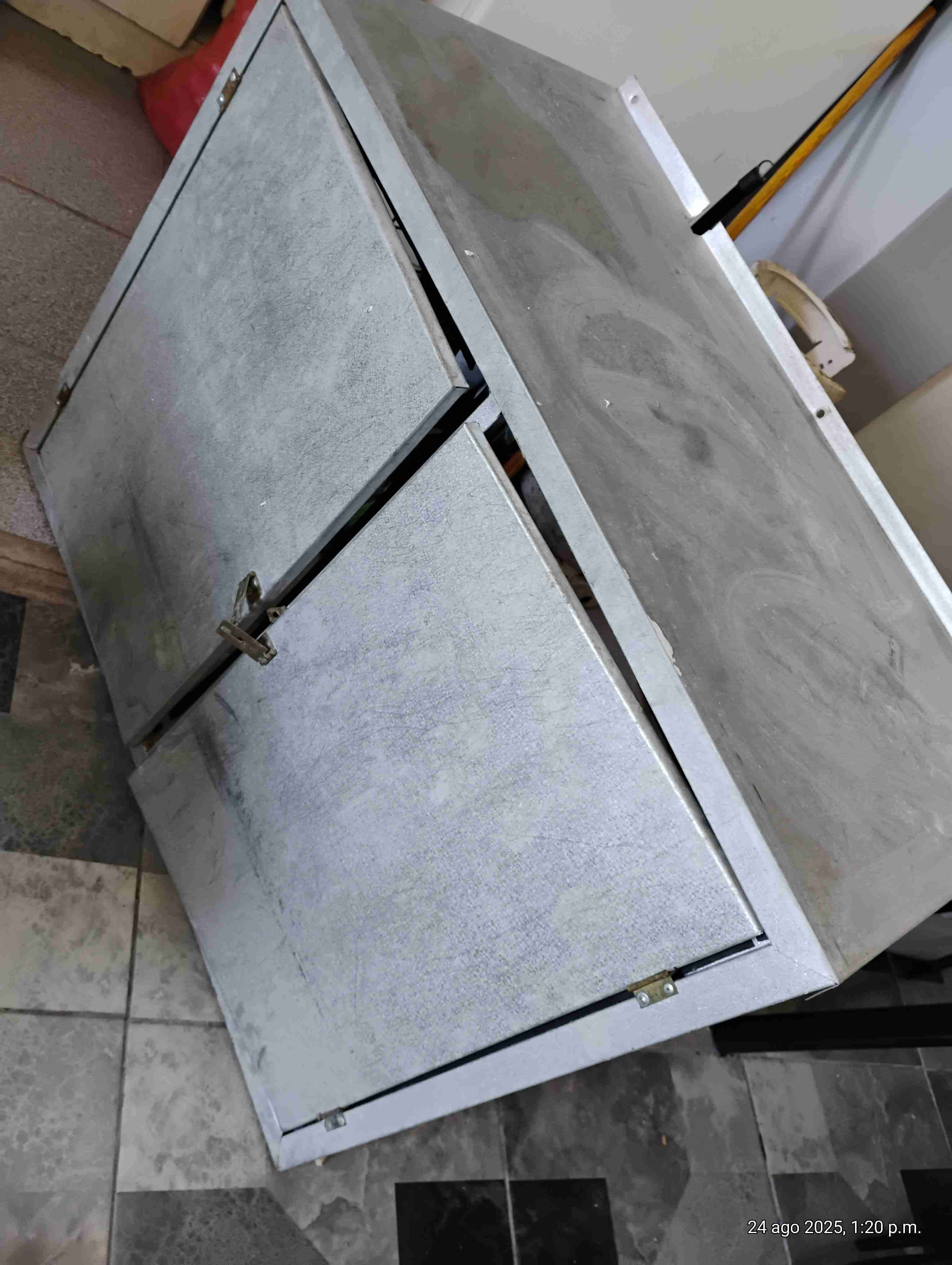 Gabinete metálico con puertas para gas - miniatura 1