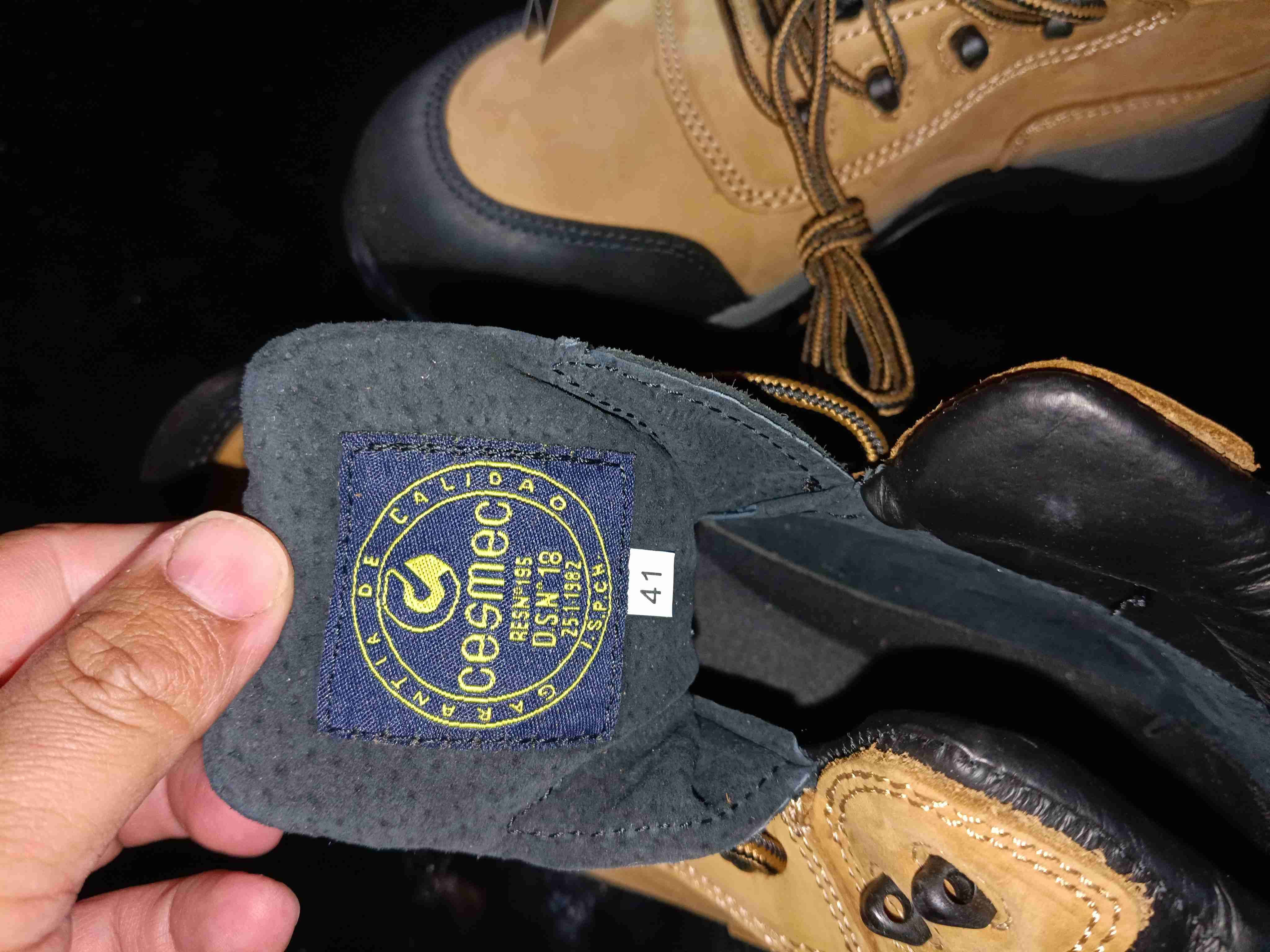 Botas trekking Britania amarillas - miniatura 3