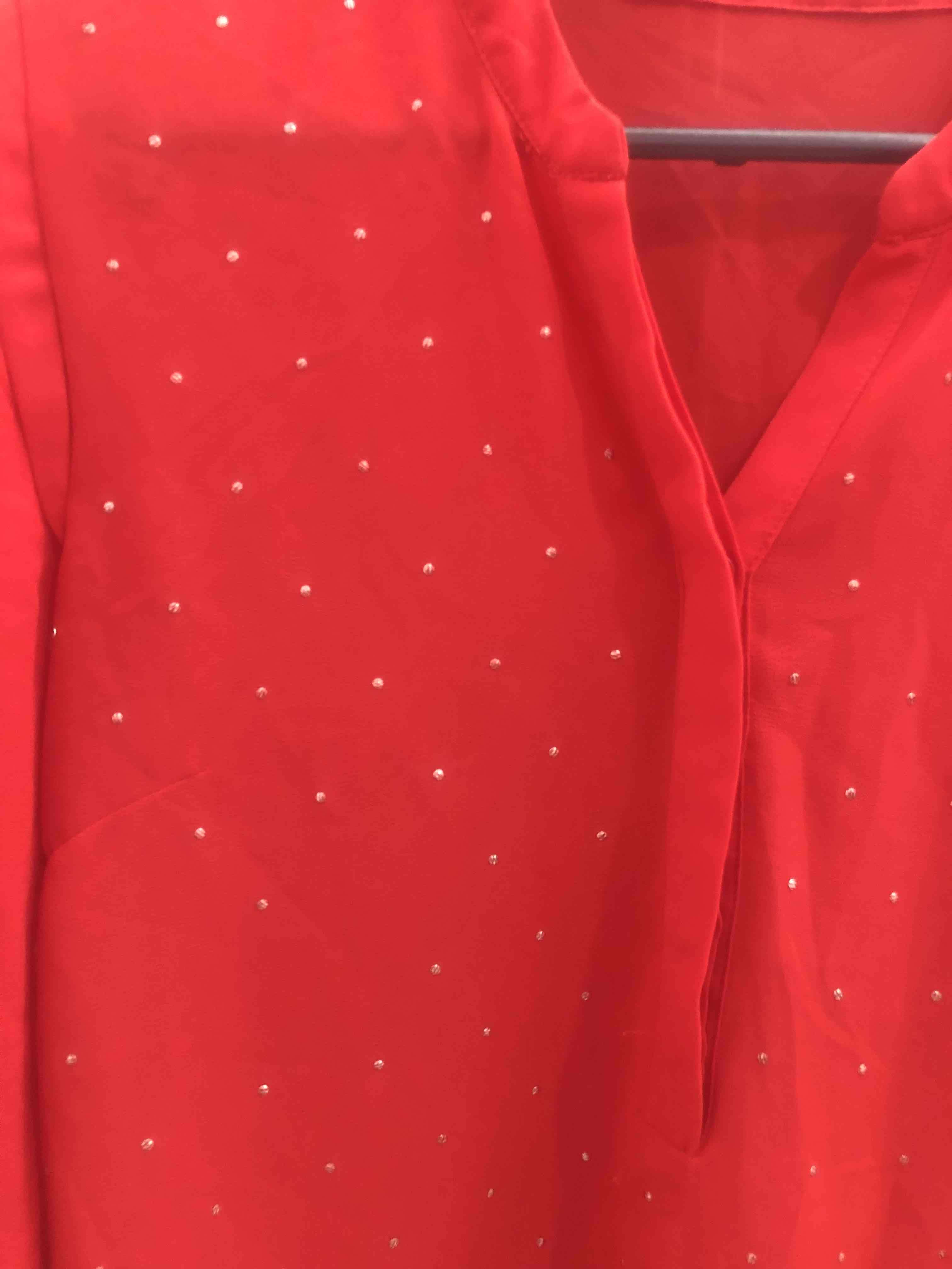 Blusa roja con puntos - miniatura 2