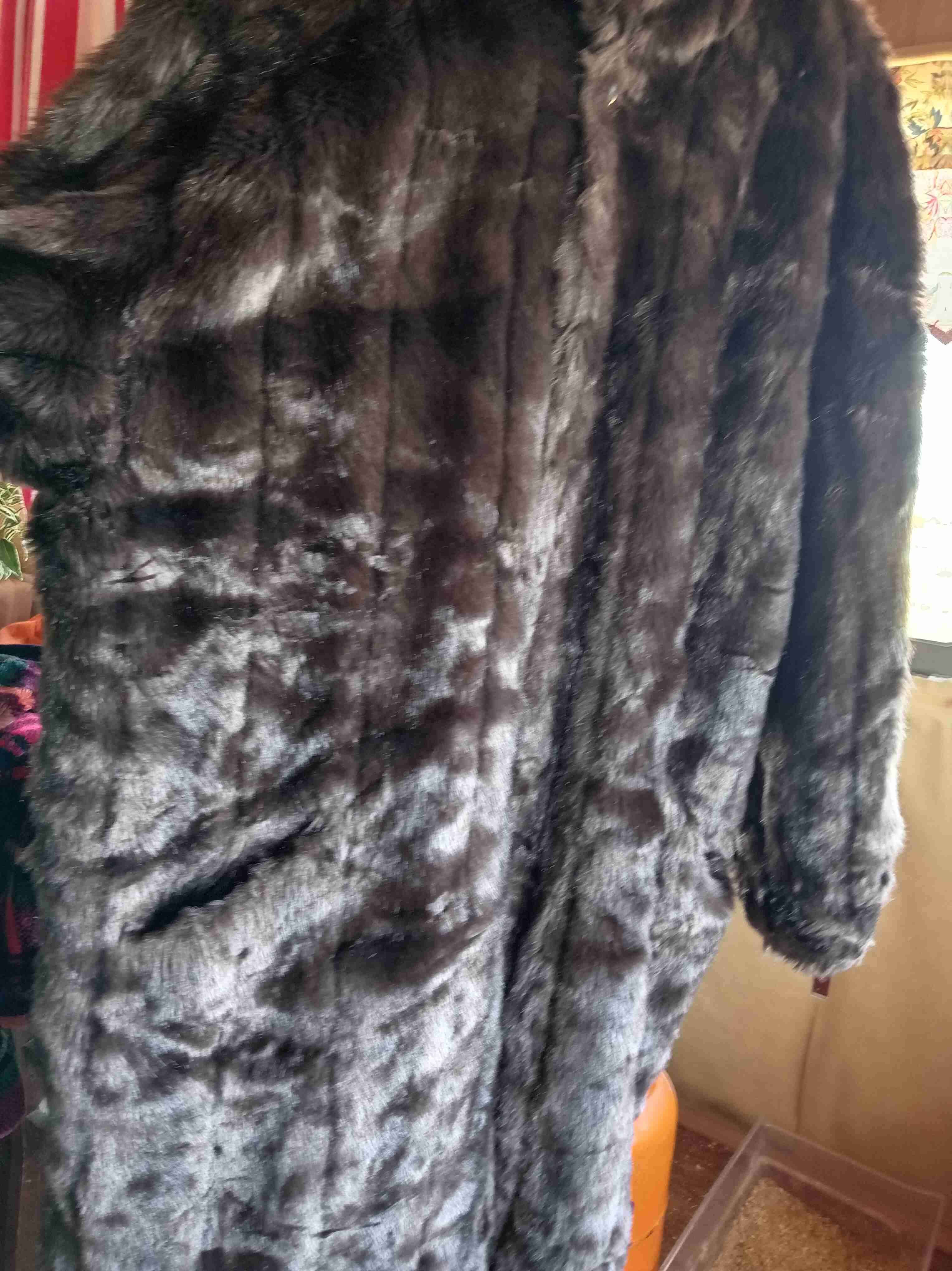 Abrigo de piel sintética café oscuro y abrigo negr - miniatura 1