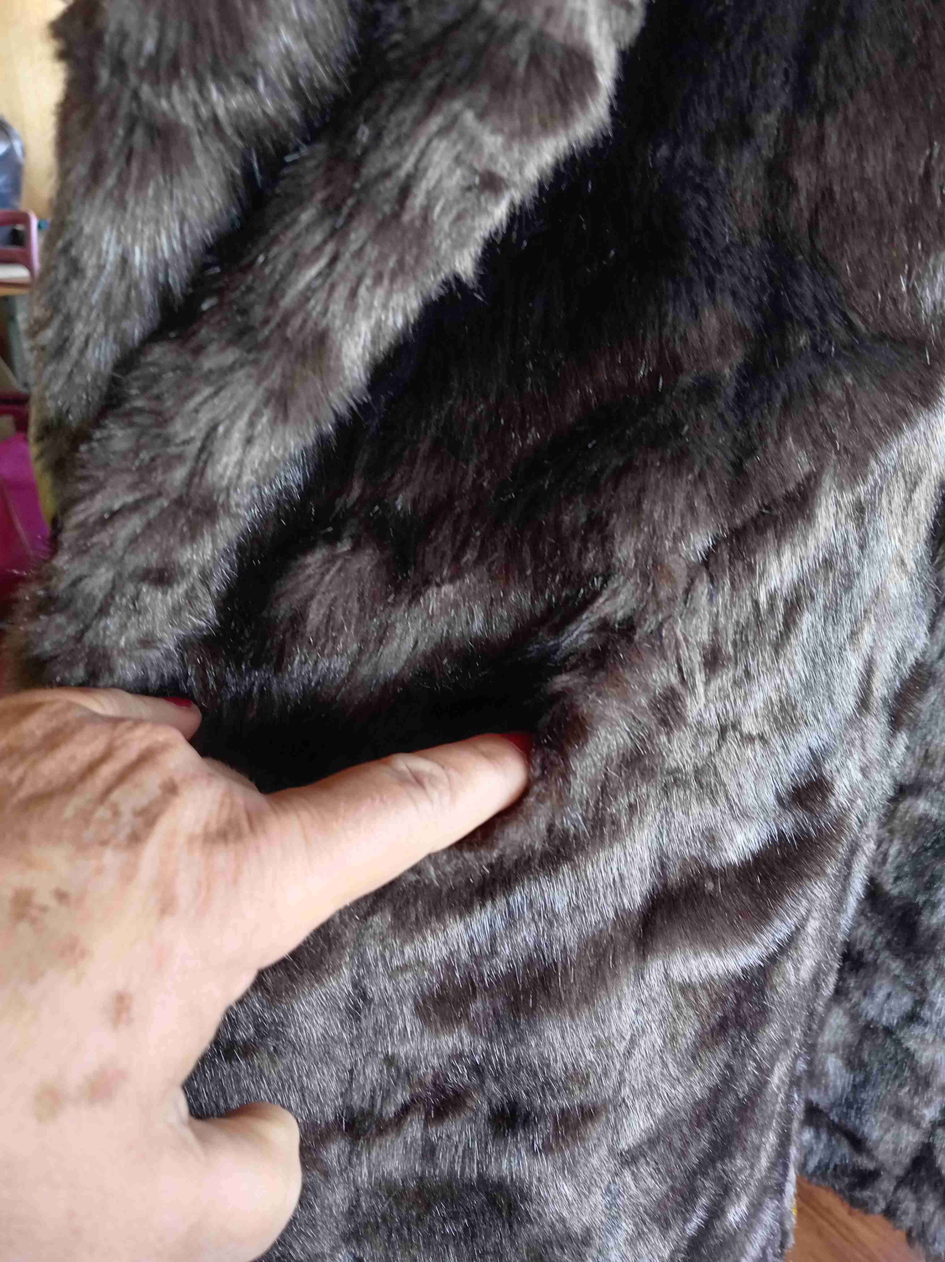 Abrigo de piel sintética café oscuro y abrigo negr - miniatura 3