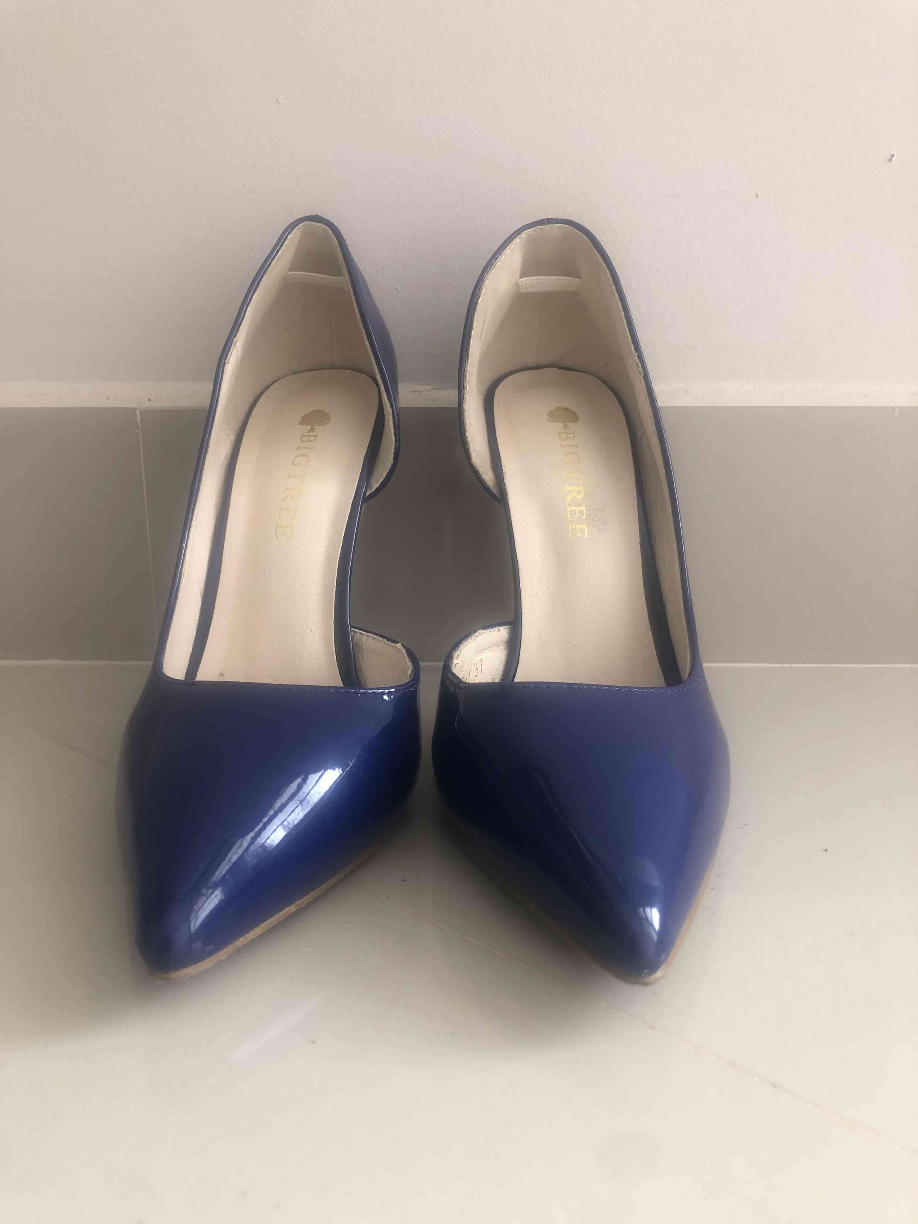 Tacones altos azules - miniatura 2